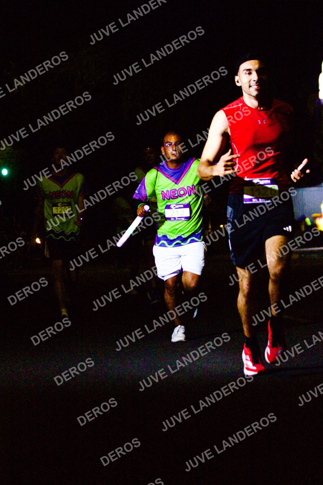 Foto de la Carrera Neón 2026 (Serial Corramos Zapopan) en Parque de las Niñas y los Niños, Blvd. Panamericano 430, Zapopan a las 20:12 · dorsal 212, 1202