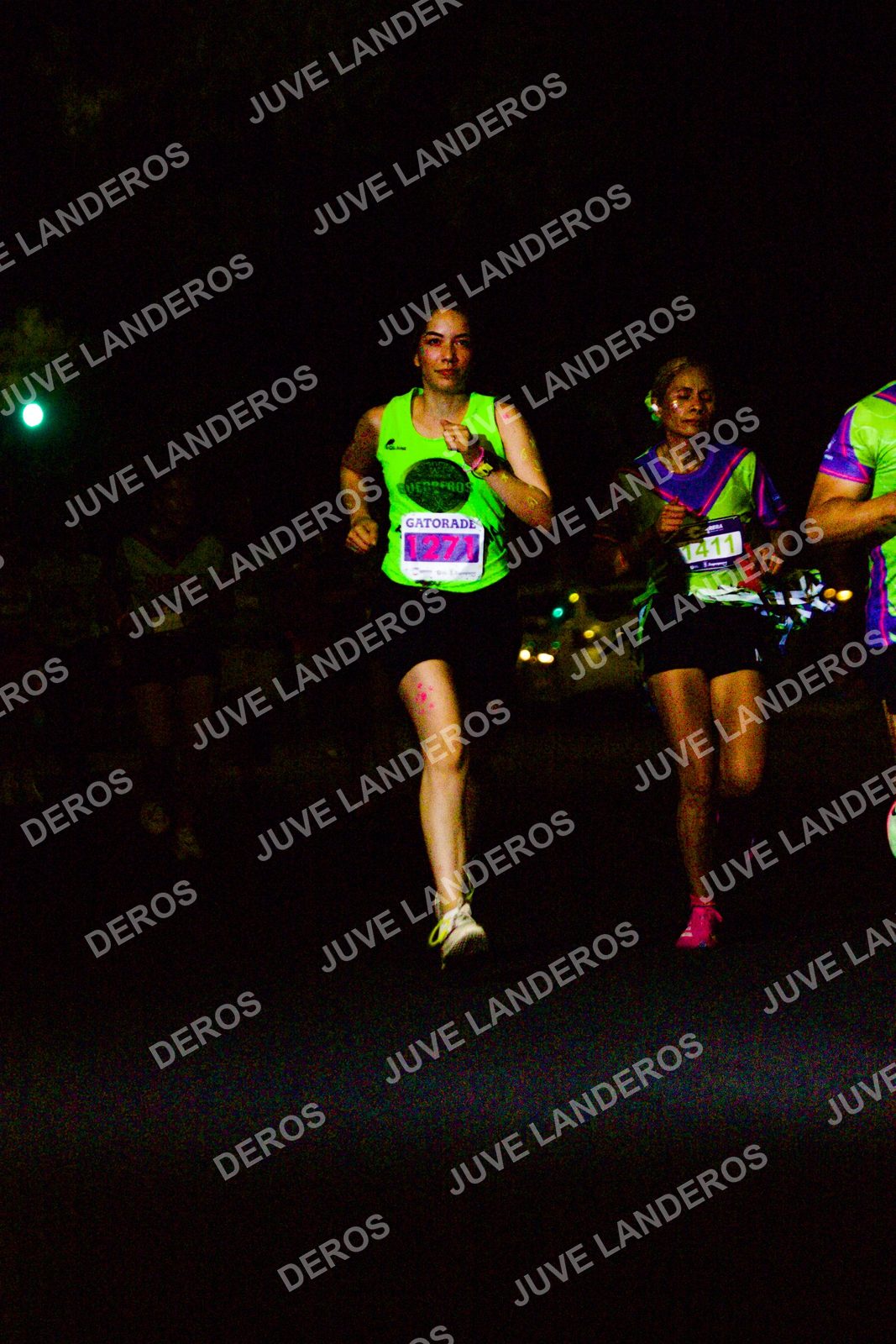Foto de la Carrera Neón 2026 (Serial Corramos Zapopan) en Parque de las Niñas y los Niños, Blvd. Panamericano 430, Zapopan a las 20:12 · dorsal 1411, 1271