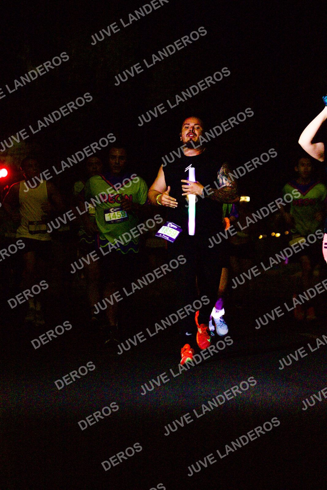 Foto de la Carrera Neón 2026 (Serial Corramos Zapopan) en Parque de las Niñas y los Niños, Blvd. Panamericano 430, Zapopan a las 20:12 · dorsal 1459, 1859