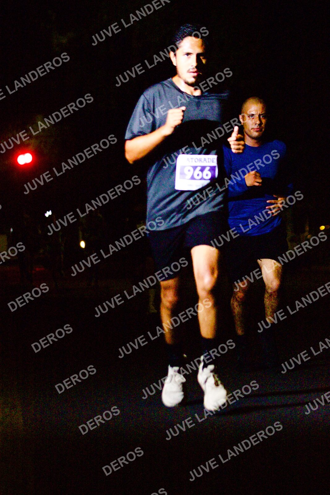 Foto de la Carrera Neón 2026 (Serial Corramos Zapopan) en Parque de las Niñas y los Niños, Blvd. Panamericano 430, Zapopan a las 20:09 · dorsal 966