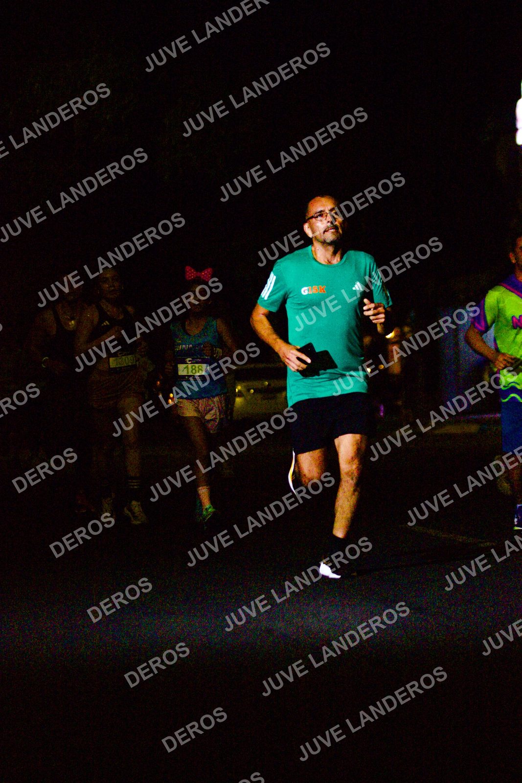 Foto de la Carrera Neón 2026 (Serial Corramos Zapopan) en Parque de las Niñas y los Niños, Blvd. Panamericano 430, Zapopan a las 20:10 · dorsal 188
