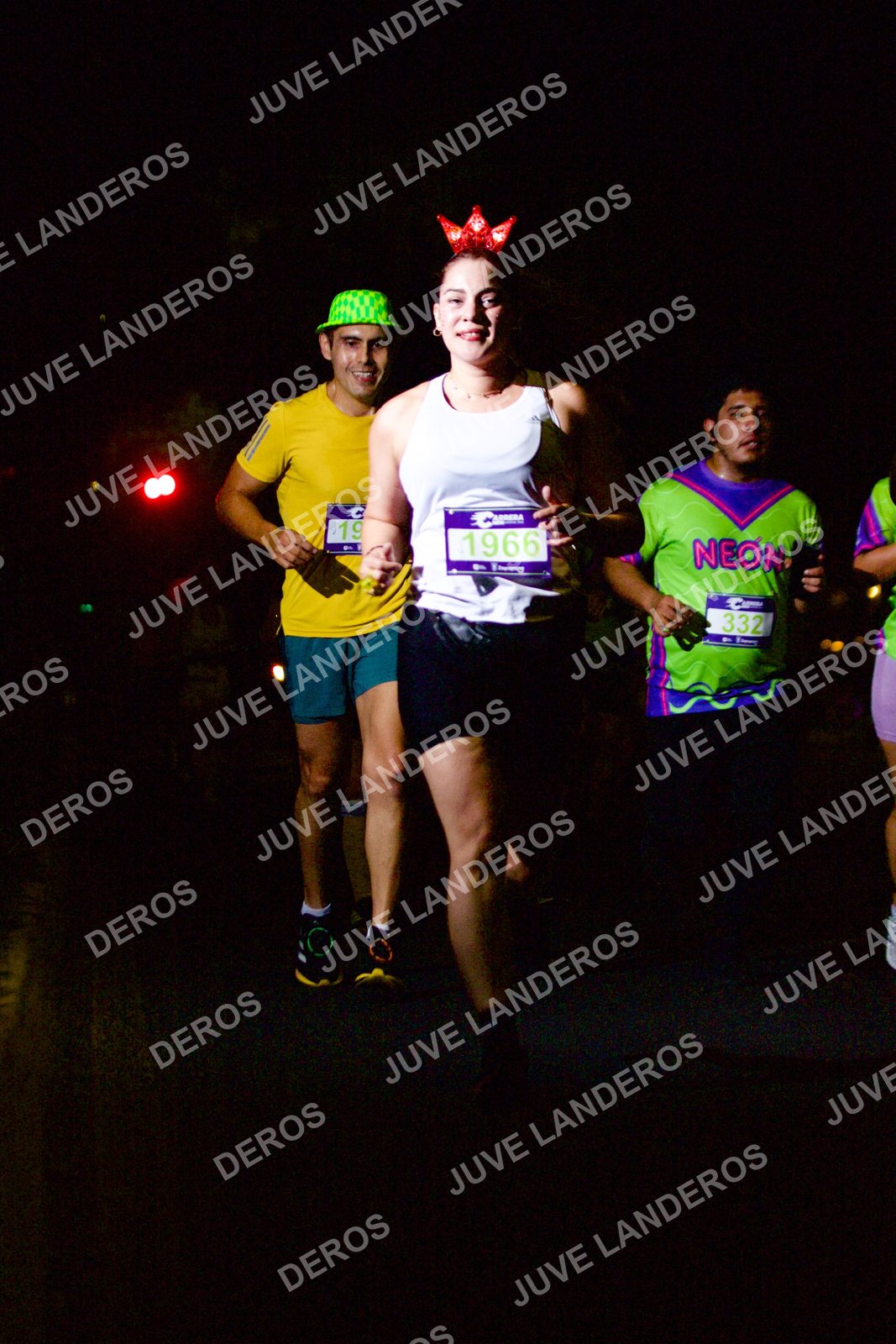 Foto de la Carrera Neón 2026 (Serial Corramos Zapopan) en Parque de las Niñas y los Niños, Blvd. Panamericano 430, Zapopan a las 20:14 · dorsal 332, 1966
