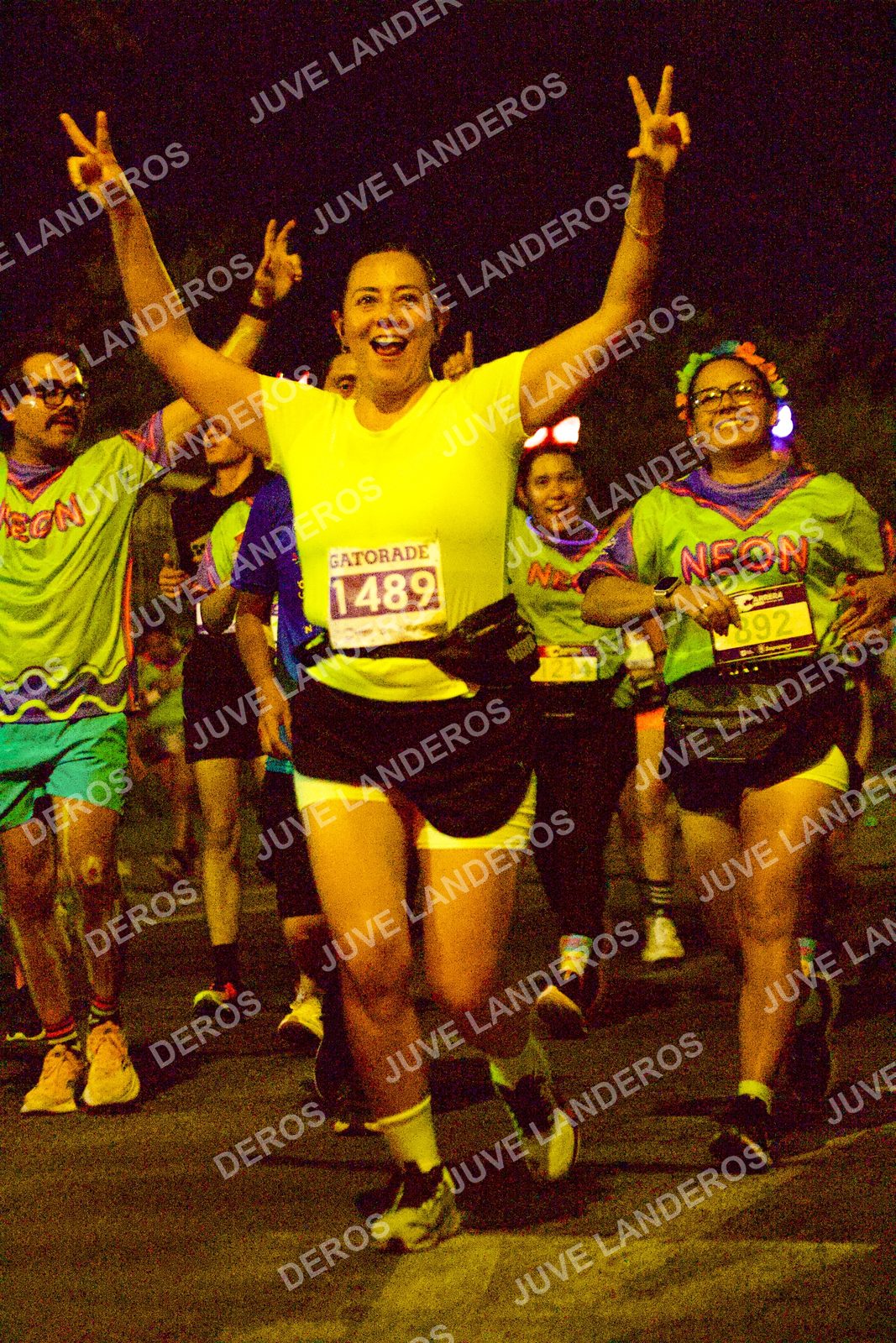 Foto de la Carrera Neón 2026 (Serial Corramos Zapopan) en Parque de las Niñas y los Niños, Blvd. Panamericano 430, Zapopan a las 20:29 · dorsal 892, 1489