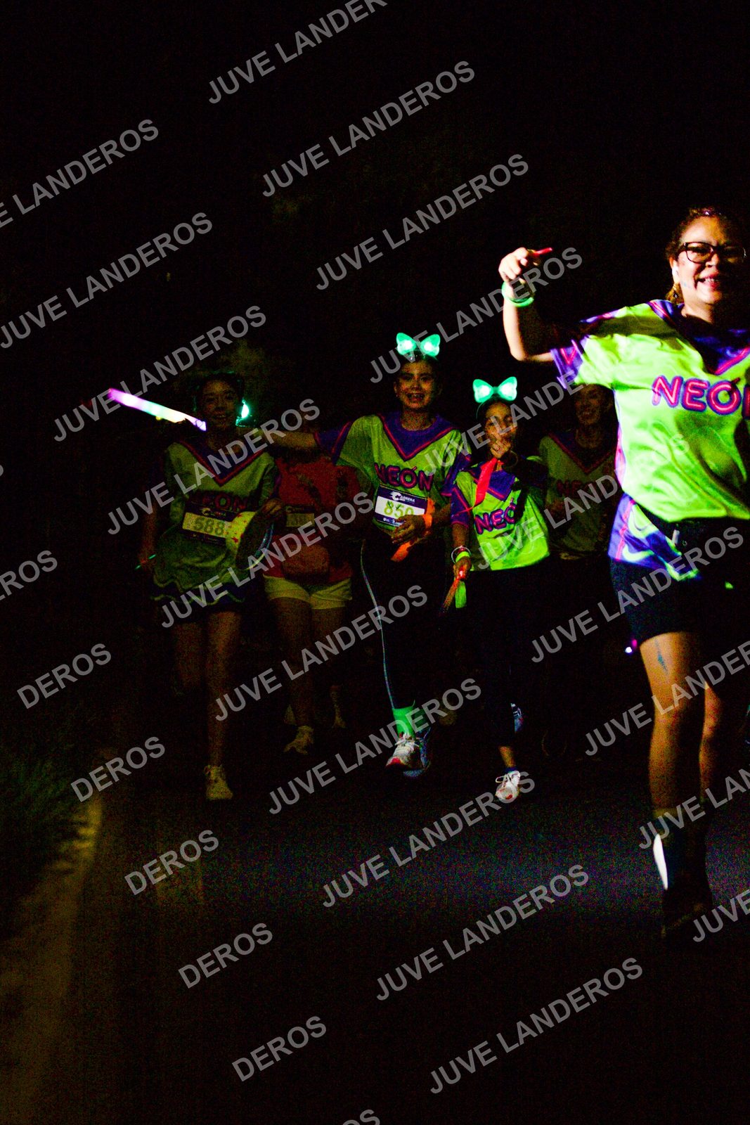 Foto de la Carrera Neón 2026 (Serial Corramos Zapopan) en Parque de las Niñas y los Niños, Blvd. Panamericano 430, Zapopan a las 20:21 · dorsal 588, 850