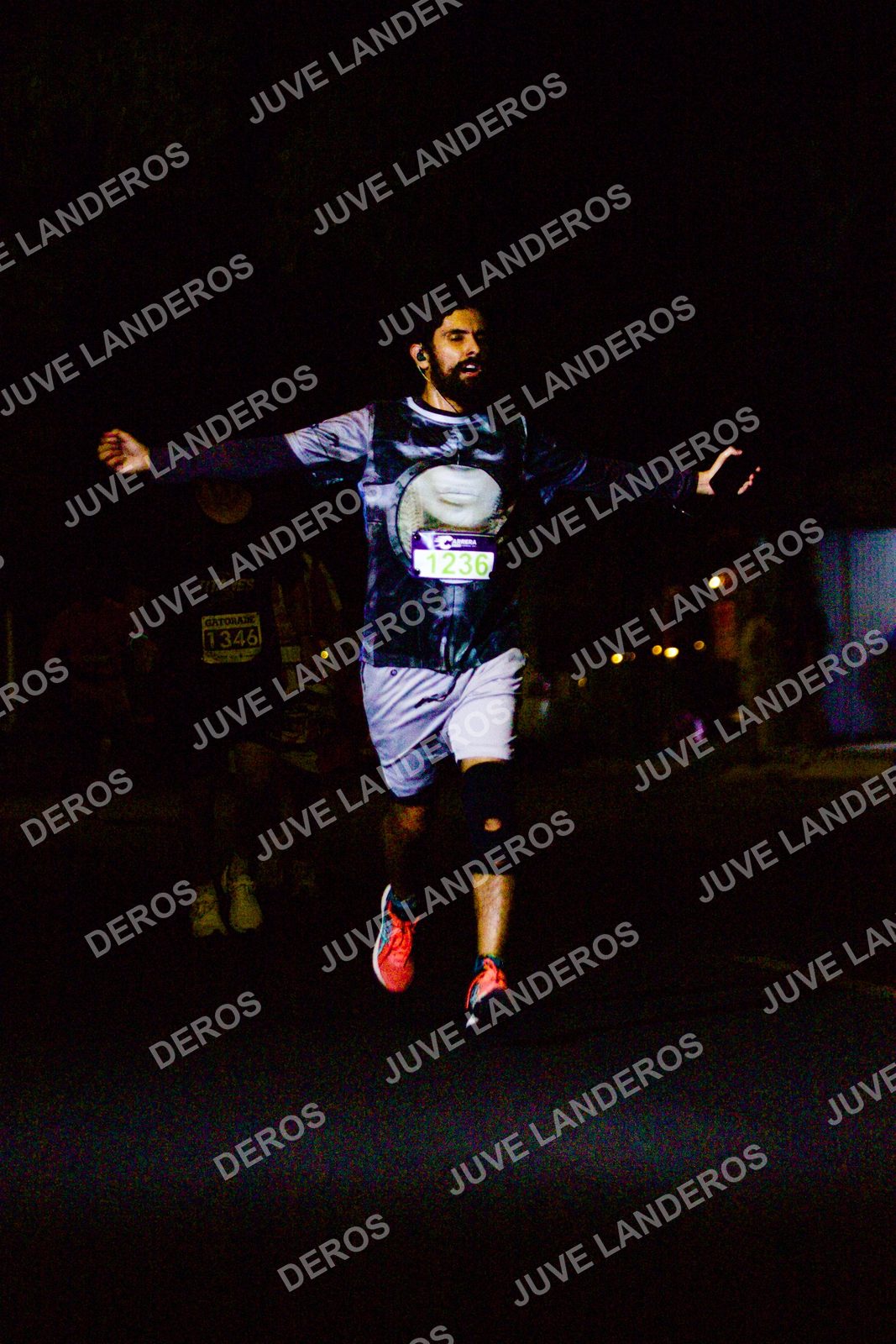 Foto de la Carrera Neón 2026 (Serial Corramos Zapopan) en Parque de las Niñas y los Niños, Blvd. Panamericano 430, Zapopan a las 20:09 · dorsal 1236, 1346