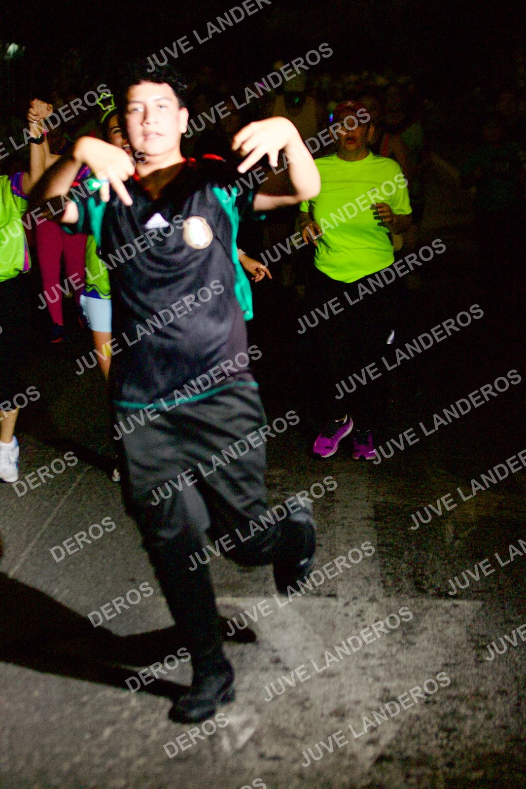Foto de la Carrera Neón 2026 (Serial Corramos Zapopan) en Parque de las Niñas y los Niños, Blvd. Panamericano 430, Zapopan a las 20:32