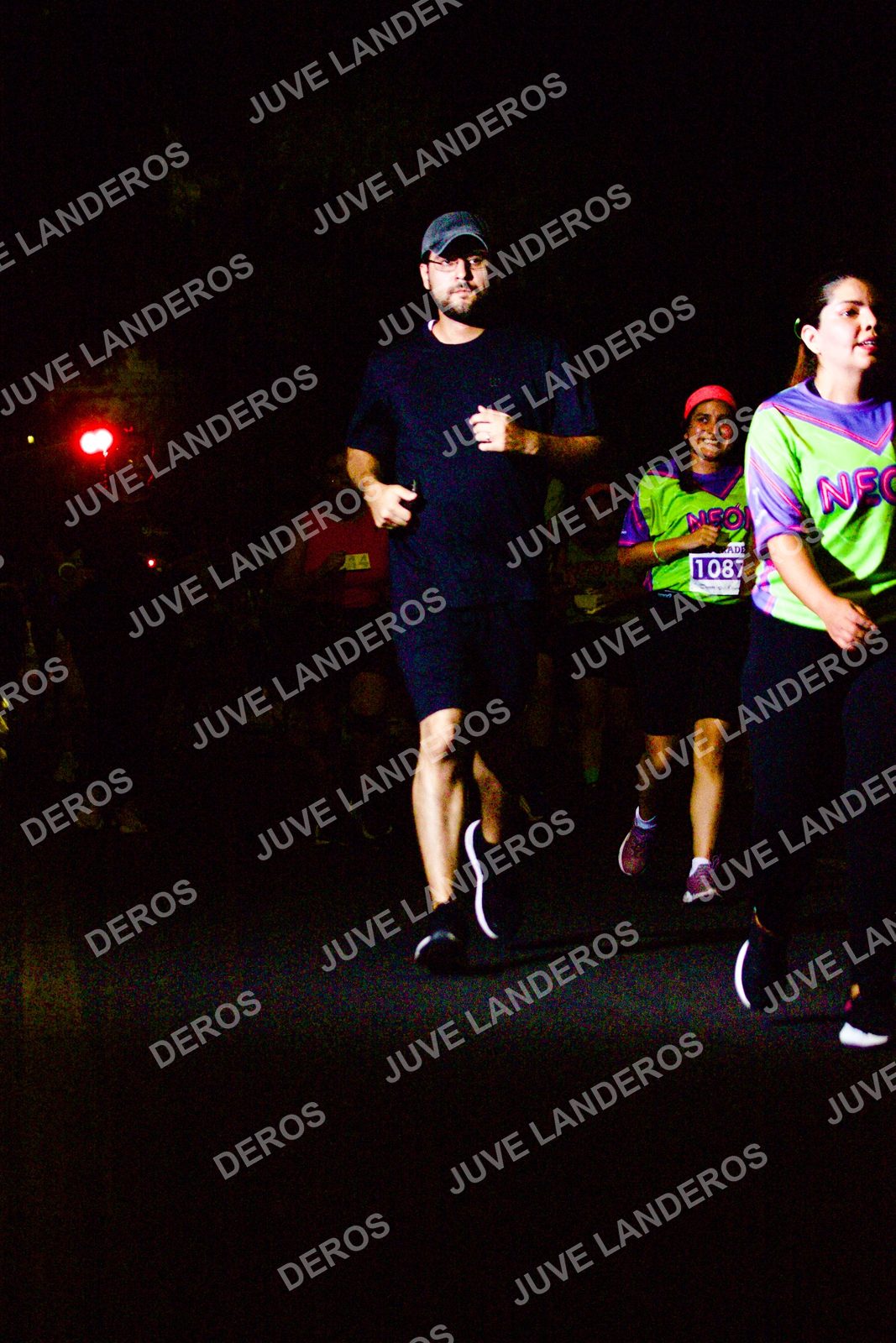 Foto de la Carrera Neón 2026 (Serial Corramos Zapopan) en Parque de las Niñas y los Niños, Blvd. Panamericano 430, Zapopan a las 20:17 · dorsal 1087