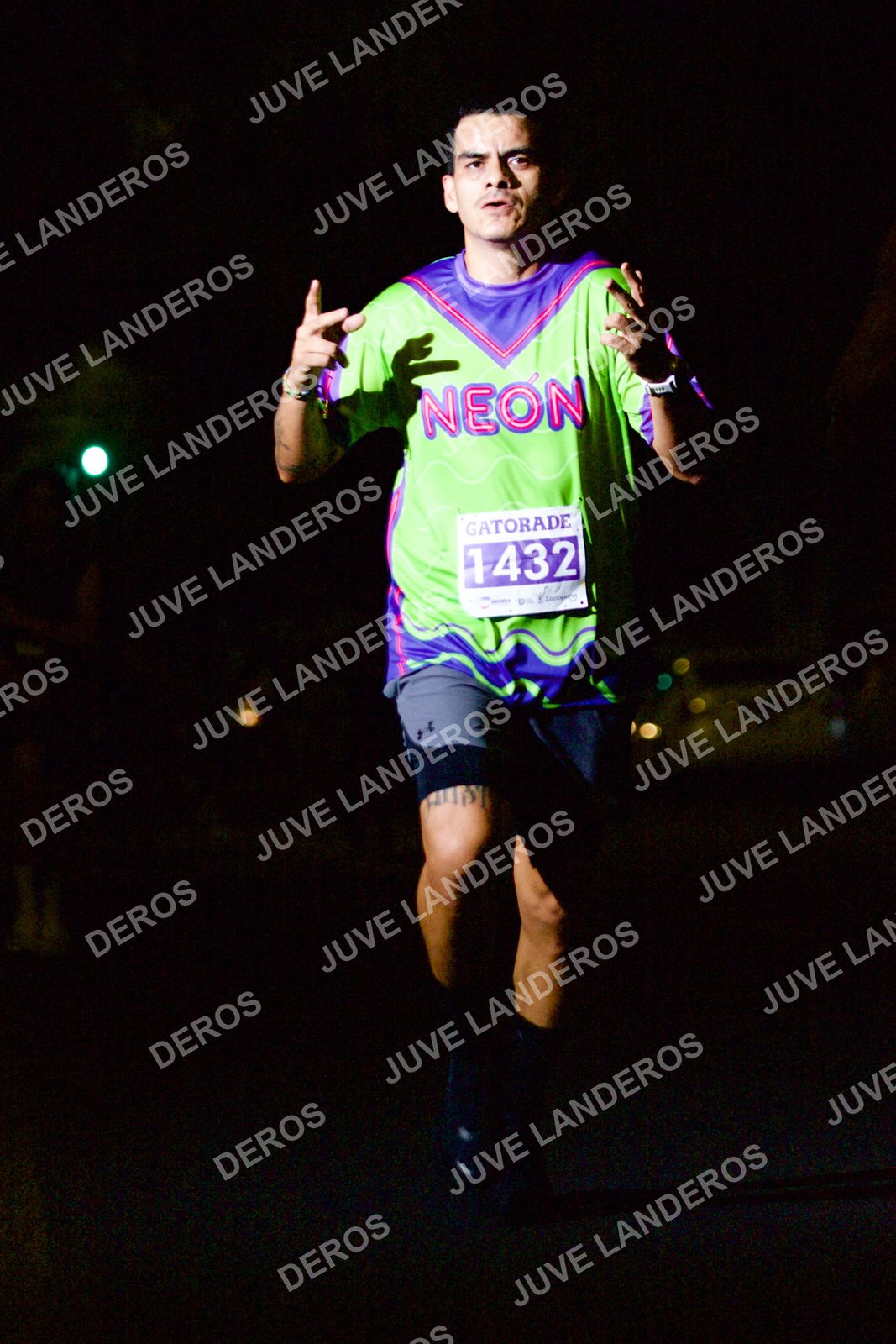 Foto de la Carrera Neón 2026 (Serial Corramos Zapopan) en Parque de las Niñas y los Niños, Blvd. Panamericano 430, Zapopan a las 20:10 · dorsal 1432