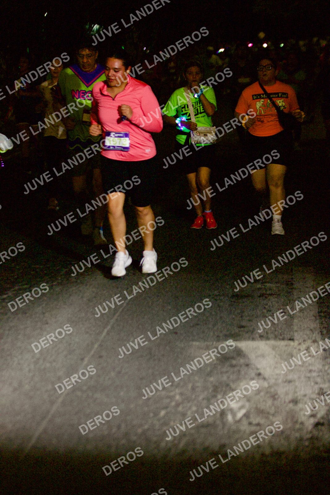Foto de la Carrera Neón 2026 (Serial Corramos Zapopan) en Parque de las Niñas y los Niños, Blvd. Panamericano 430, Zapopan a las 20:32 · dorsal 1972