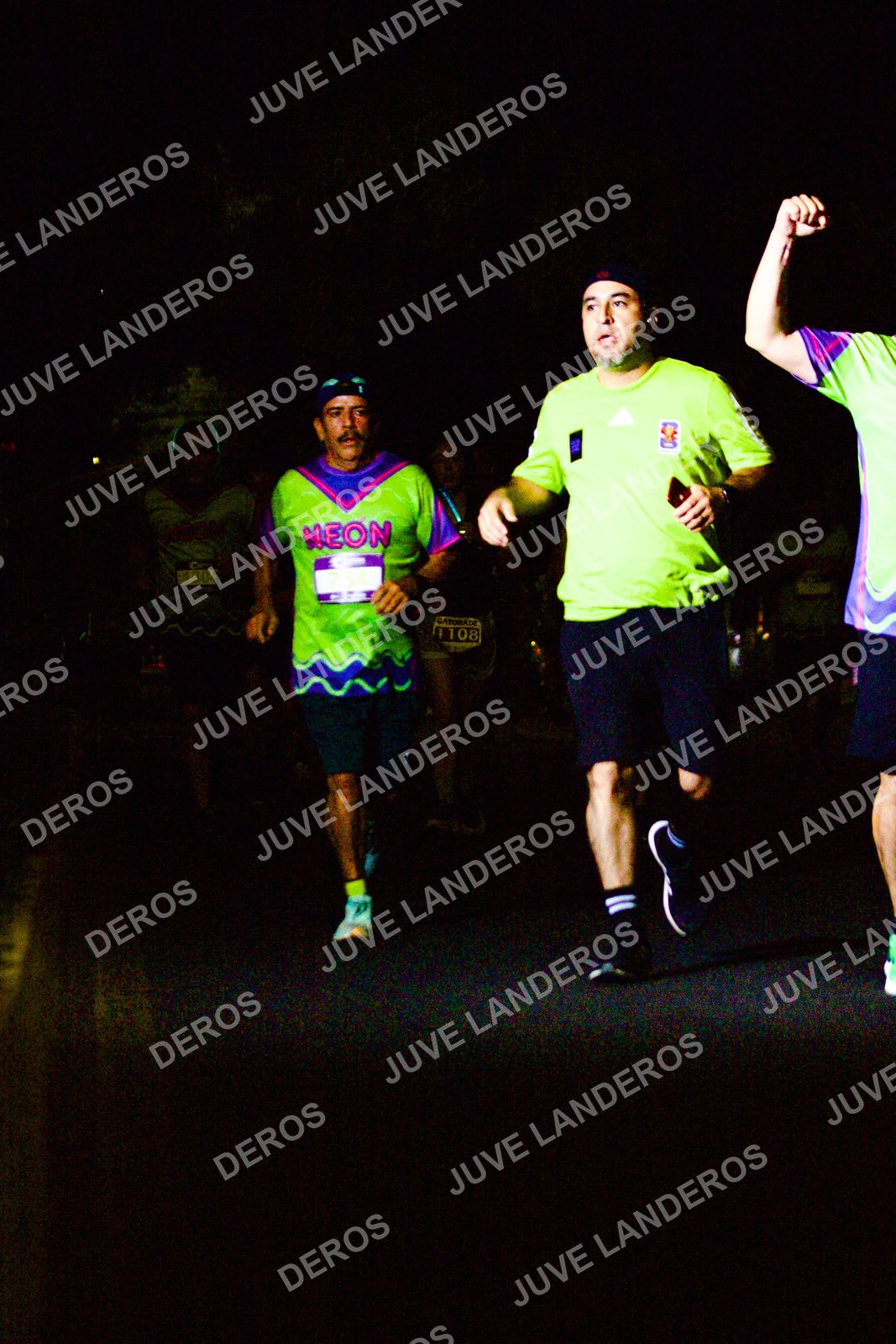 Foto de la Carrera Neón 2026 (Serial Corramos Zapopan) en Parque de las Niñas y los Niños, Blvd. Panamericano 430, Zapopan a las 20:14 · dorsal 1108