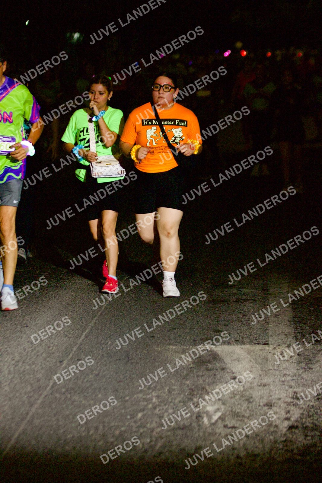Foto de la Carrera Neón 2026 (Serial Corramos Zapopan) en Parque de las Niñas y los Niños, Blvd. Panamericano 430, Zapopan a las 20:32 · dorsal 60