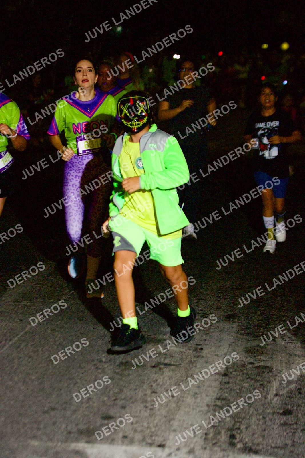 Foto de la Carrera Neón 2026 (Serial Corramos Zapopan) en Parque de las Niñas y los Niños, Blvd. Panamericano 430, Zapopan a las 20:37 · dorsal 631