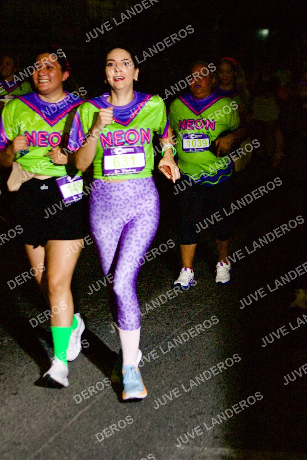 Foto de la Carrera Neón 2026 (Serial Corramos Zapopan) en Parque de las Niñas y los Niños, Blvd. Panamericano 430, Zapopan a las 20:37 · dorsal 631, 1039, 149