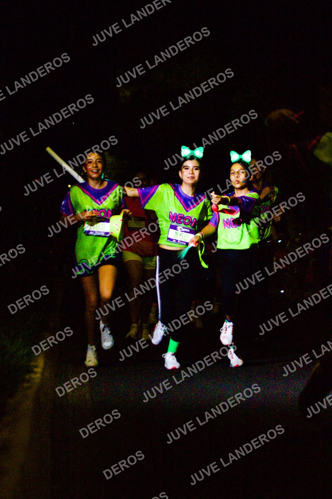 Foto de la Carrera Neón 2026 (Serial Corramos Zapopan) en Parque de las Niñas y los Niños, Blvd. Panamericano 430, Zapopan a las 20:21 · dorsal 850