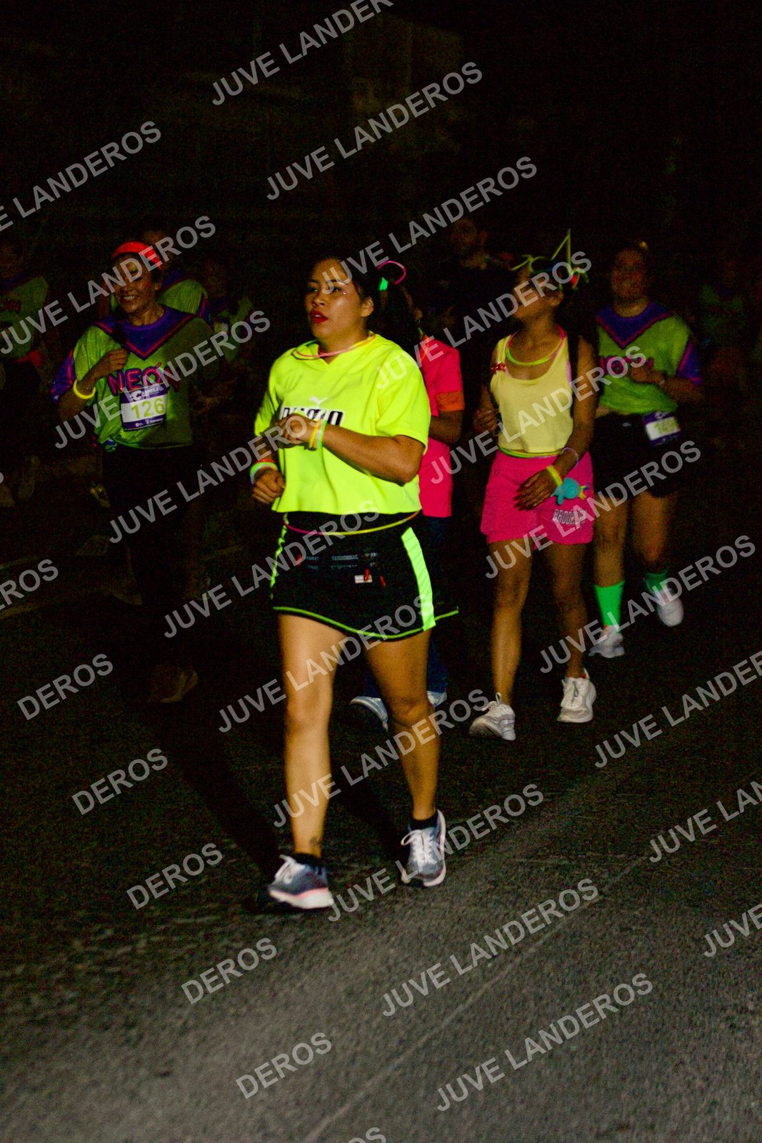 Foto de la Carrera Neón 2026 (Serial Corramos Zapopan) en Parque de las Niñas y los Niños, Blvd. Panamericano 430, Zapopan a las 20:37 · dorsal 126, 149