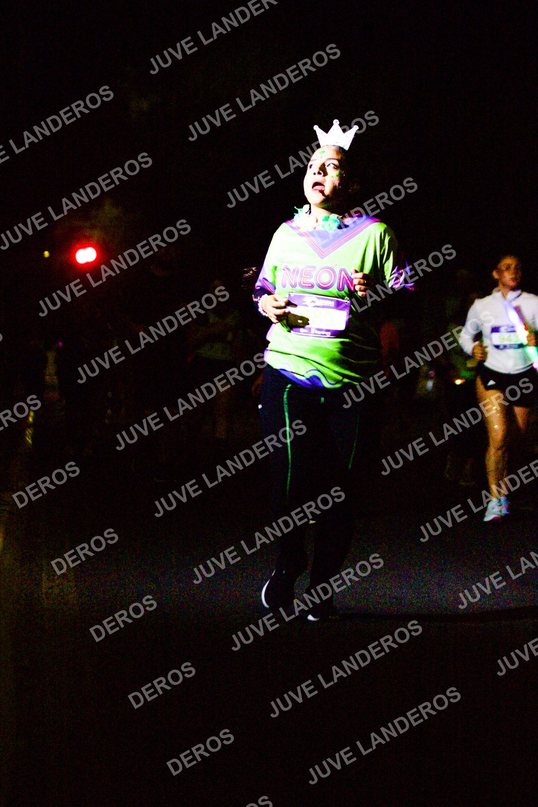 Foto de la Carrera Neón 2026 (Serial Corramos Zapopan) en Parque de las Niñas y los Niños, Blvd. Panamericano 430, Zapopan a las 20:17 · dorsal 943