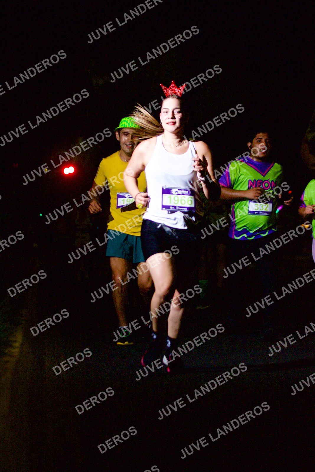 Foto de la Carrera Neón 2026 (Serial Corramos Zapopan) en Parque de las Niñas y los Niños, Blvd. Panamericano 430, Zapopan a las 20:14 · dorsal 332, 1966