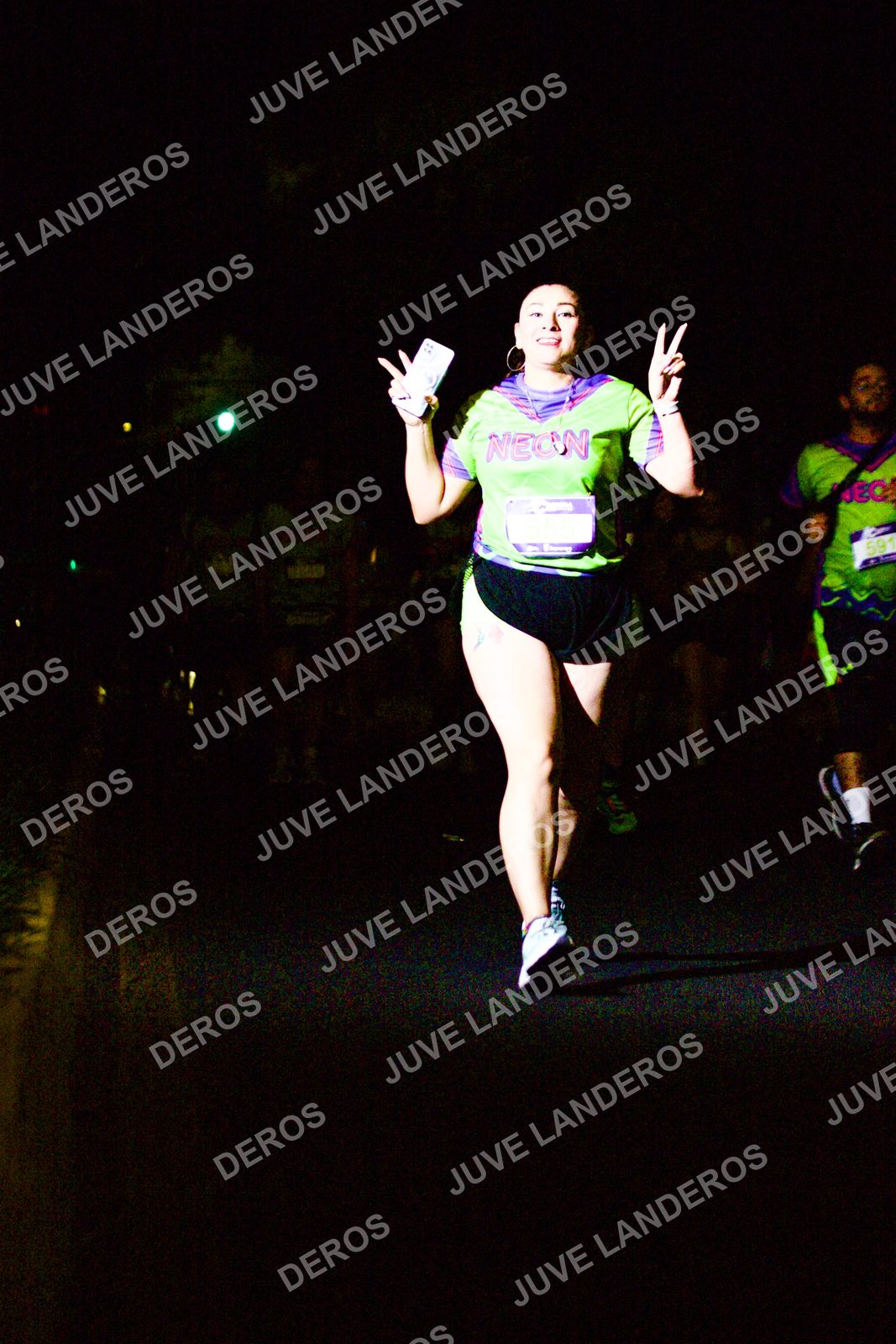 Foto de la Carrera Neón 2026 (Serial Corramos Zapopan) en Parque de las Niñas y los Niños, Blvd. Panamericano 430, Zapopan a las 20:17 · dorsal 591