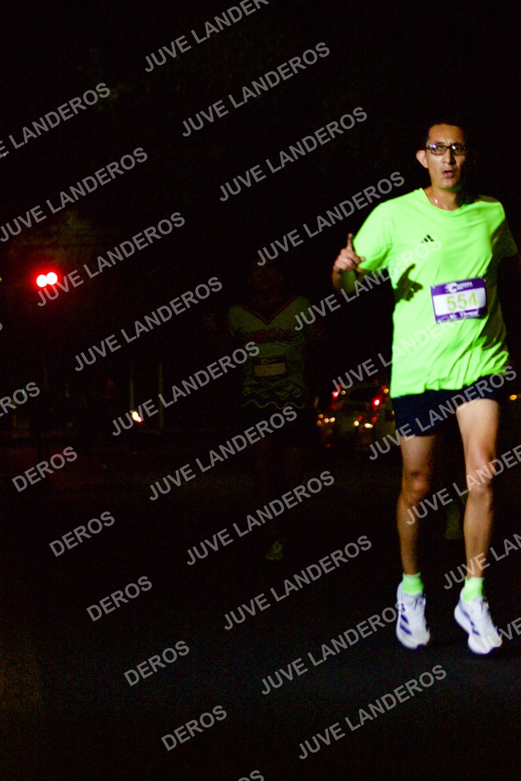 Foto de la Carrera Neón 2026 (Serial Corramos Zapopan) en Parque de las Niñas y los Niños, Blvd. Panamericano 430, Zapopan a las 20:09 · dorsal 554