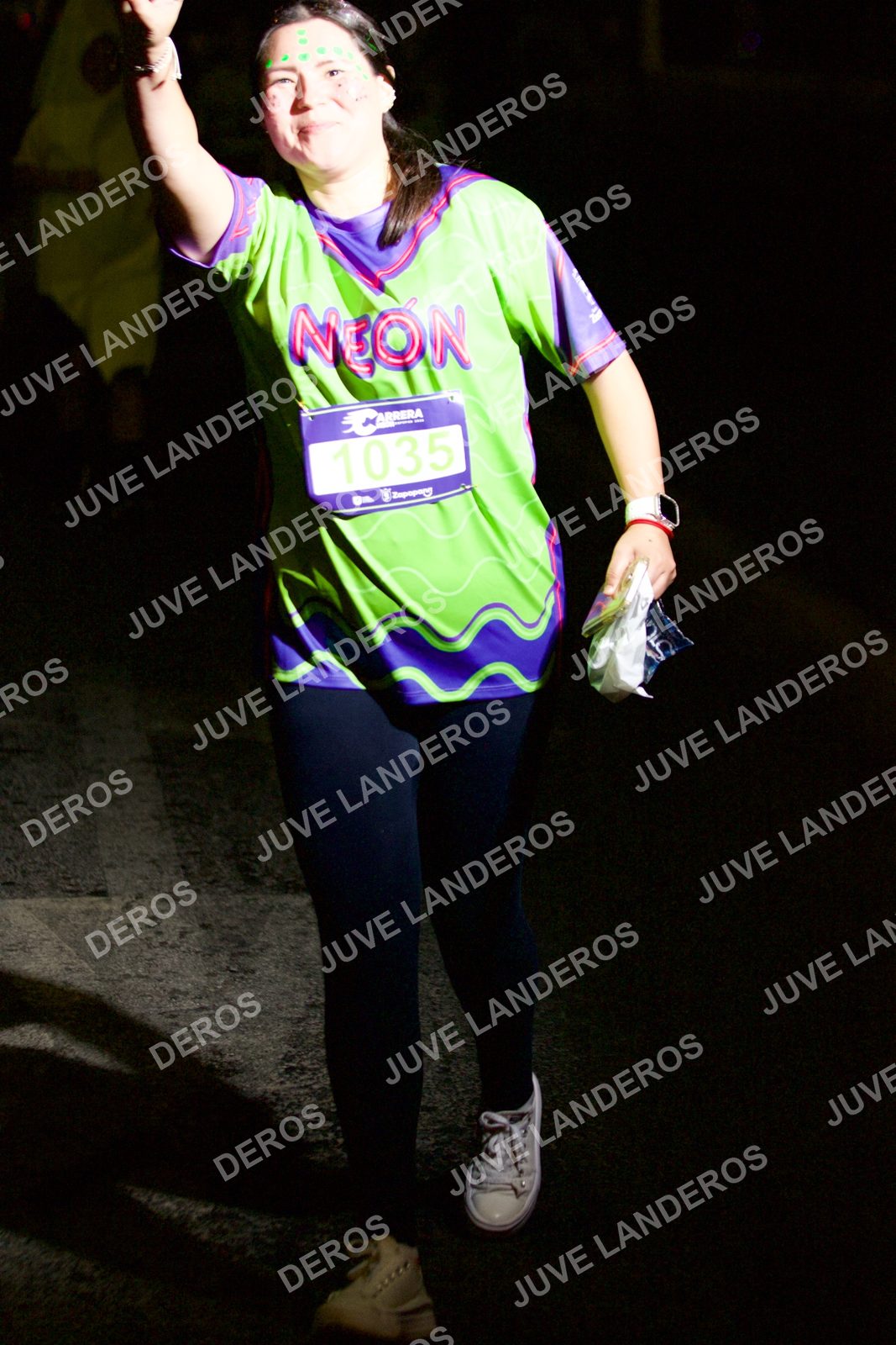 Foto de la Carrera Neón 2026 (Serial Corramos Zapopan) en Parque de las Niñas y los Niños, Blvd. Panamericano 430, Zapopan a las 20:35 · dorsal 1035