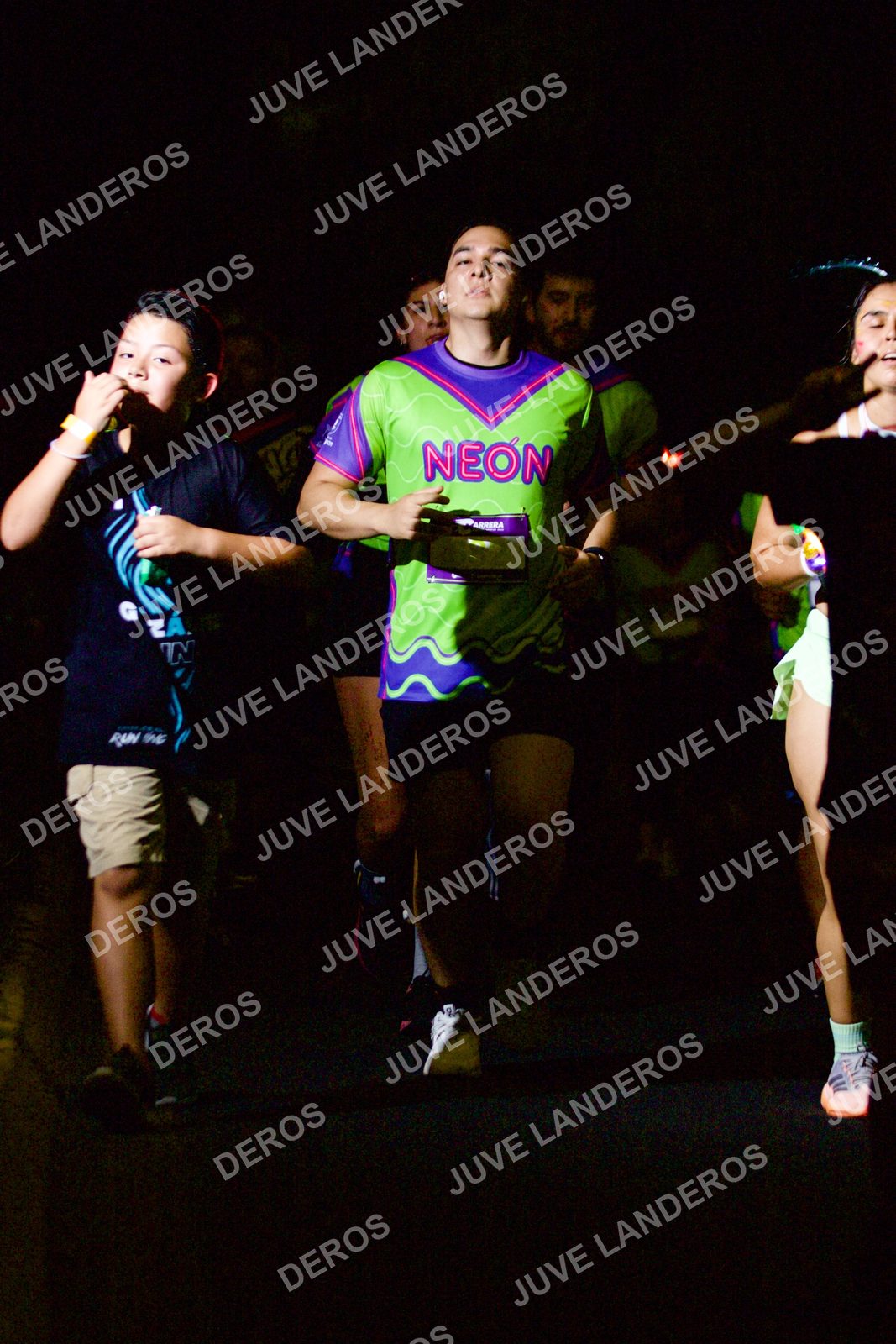 Foto de la Carrera Neón 2026 (Serial Corramos Zapopan) en Parque de las Niñas y los Niños, Blvd. Panamericano 430, Zapopan a las 20:18