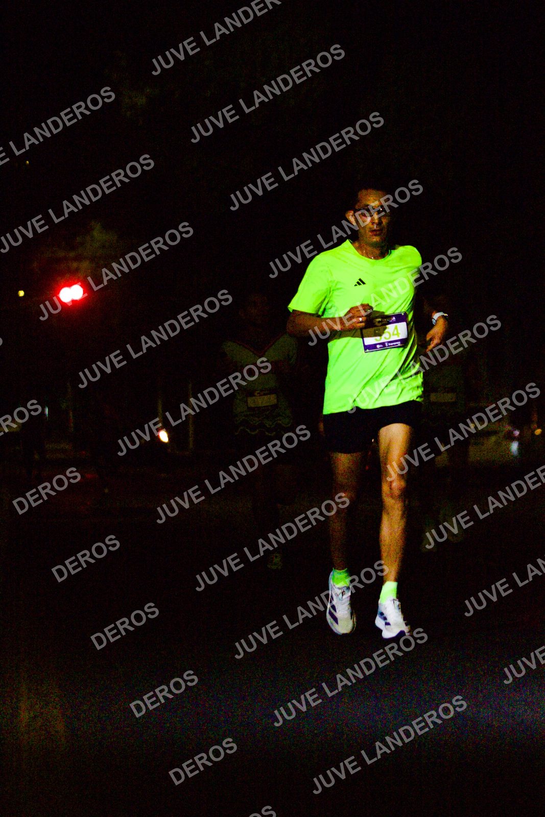 Foto de la Carrera Neón 2026 (Serial Corramos Zapopan) en Parque de las Niñas y los Niños, Blvd. Panamericano 430, Zapopan a las 20:09 · dorsal 554