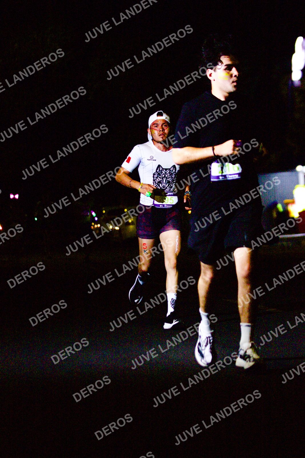 Foto de la Carrera Neón 2026 (Serial Corramos Zapopan) en Parque de las Niñas y los Niños, Blvd. Panamericano 430, Zapopan a las 20:10 · dorsal 95