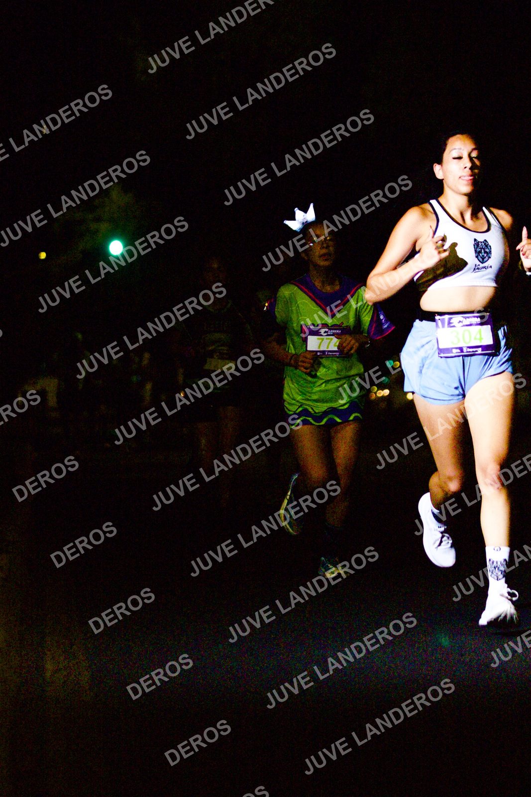 Foto de la Carrera Neón 2026 (Serial Corramos Zapopan) en Parque de las Niñas y los Niños, Blvd. Panamericano 430, Zapopan a las 20:10 · dorsal 304, 774