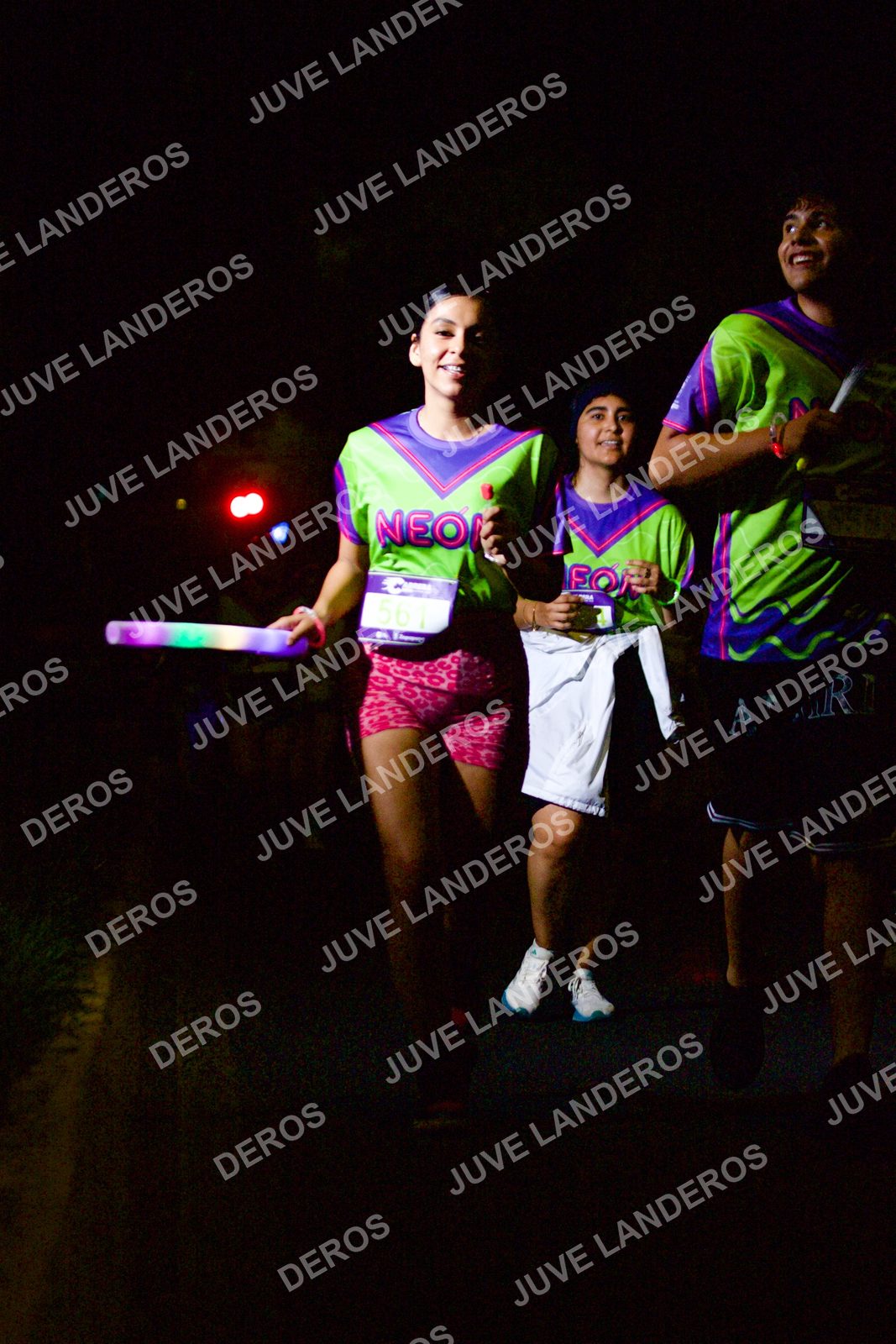 Foto de la Carrera Neón 2026 (Serial Corramos Zapopan) en Parque de las Niñas y los Niños, Blvd. Panamericano 430, Zapopan a las 20:18 · dorsal 561