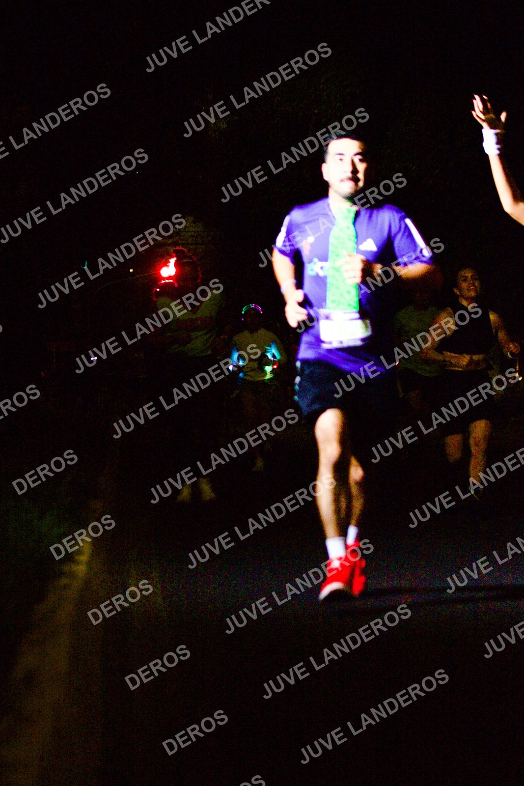 Foto de la Carrera Neón 2026 (Serial Corramos Zapopan) en Parque de las Niñas y los Niños, Blvd. Panamericano 430, Zapopan a las 20:14