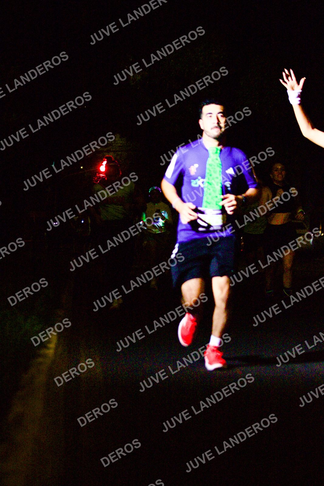 Foto de la Carrera Neón 2026 (Serial Corramos Zapopan) en Parque de las Niñas y los Niños, Blvd. Panamericano 430, Zapopan a las 20:14