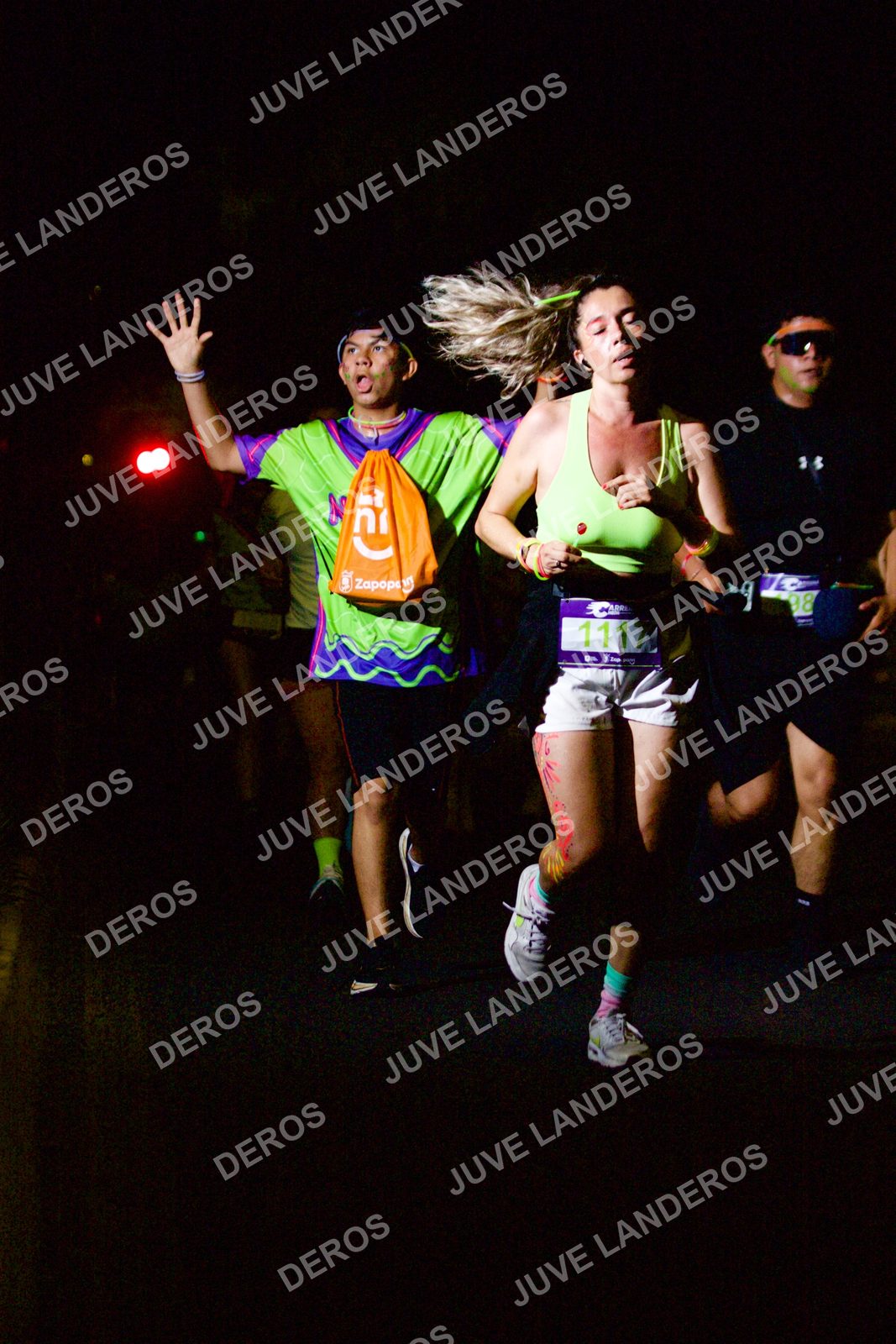 Foto de la Carrera Neón 2026 (Serial Corramos Zapopan) en Parque de las Niñas y los Niños, Blvd. Panamericano 430, Zapopan a las 20:15 · dorsal 98