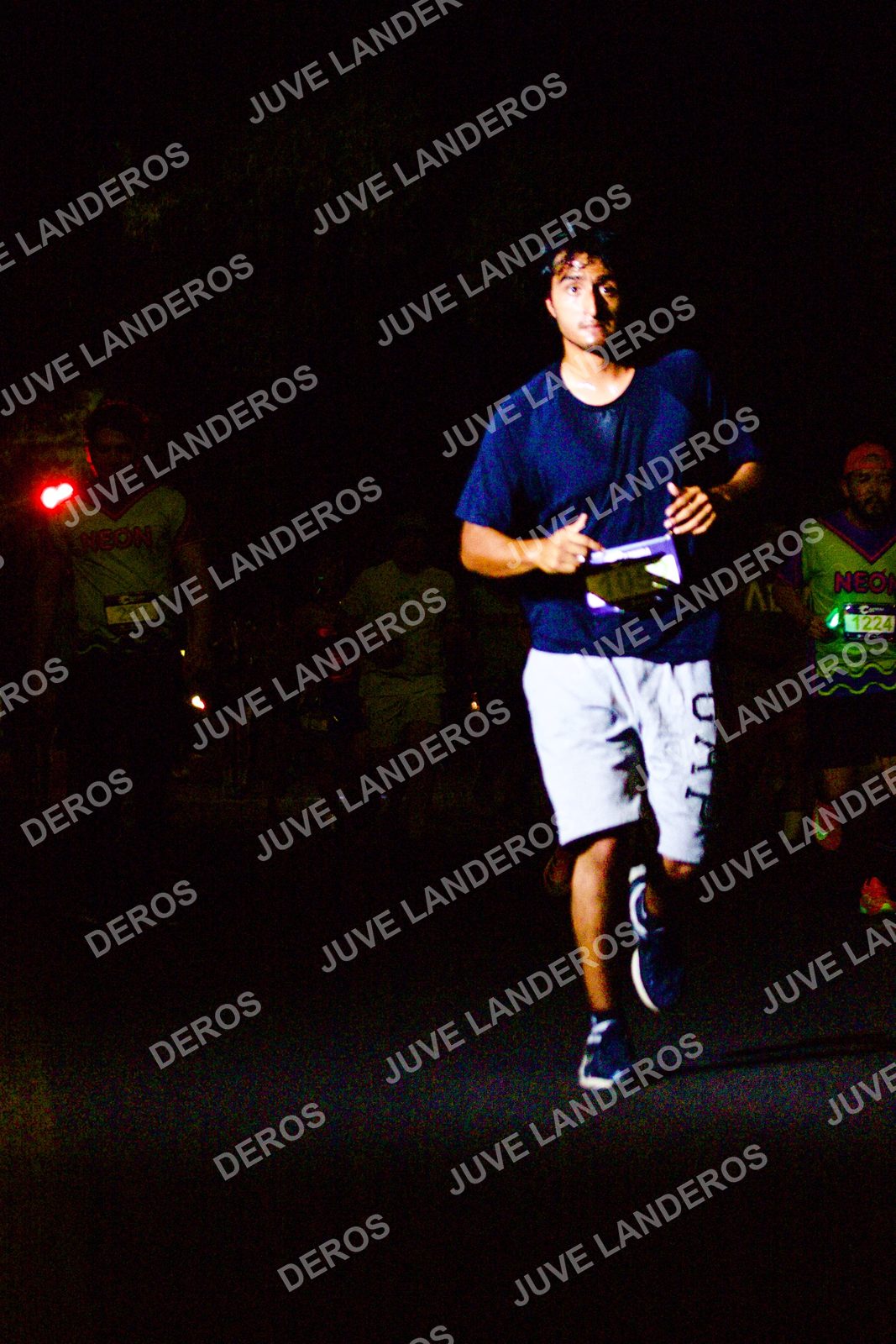 Foto de la Carrera Neón 2026 (Serial Corramos Zapopan) en Parque de las Niñas y los Niños, Blvd. Panamericano 430, Zapopan a las 20:12 · dorsal 1224, 297
