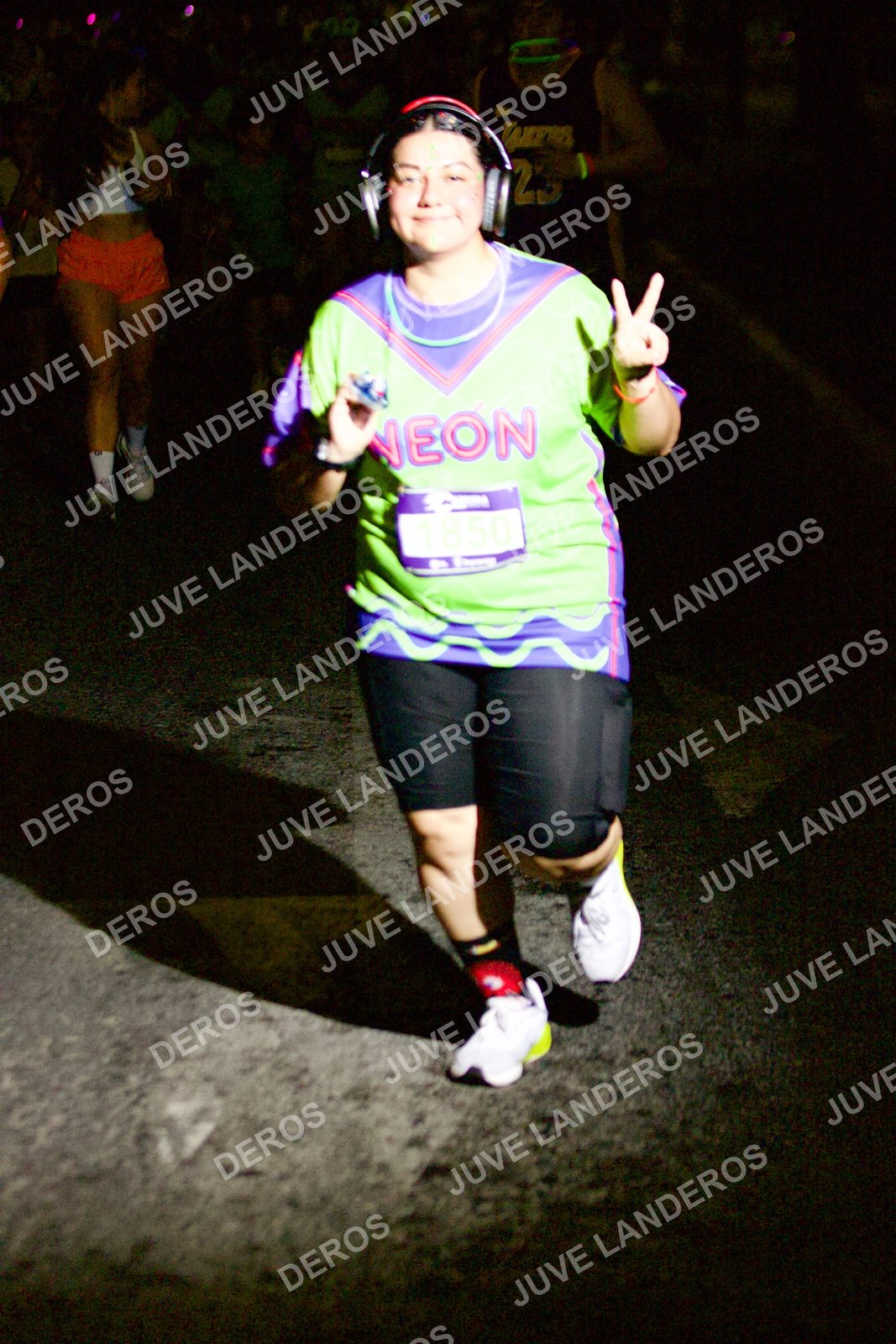 Foto de la Carrera Neón 2026 (Serial Corramos Zapopan) en Parque de las Niñas y los Niños, Blvd. Panamericano 430, Zapopan a las 20:32 · dorsal 1850, 23