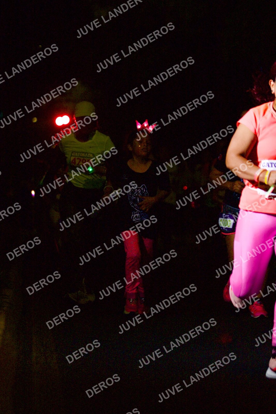 Foto de la Carrera Neón 2026 (Serial Corramos Zapopan) en Parque de las Niñas y los Niños, Blvd. Panamericano 430, Zapopan a las 20:18 · dorsal 1000, 4799
