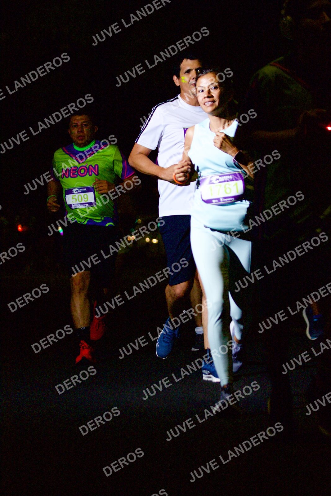 Foto de la Carrera Neón 2026 (Serial Corramos Zapopan) en Parque de las Niñas y los Niños, Blvd. Panamericano 430, Zapopan a las 20:12 · dorsal 1761, 509