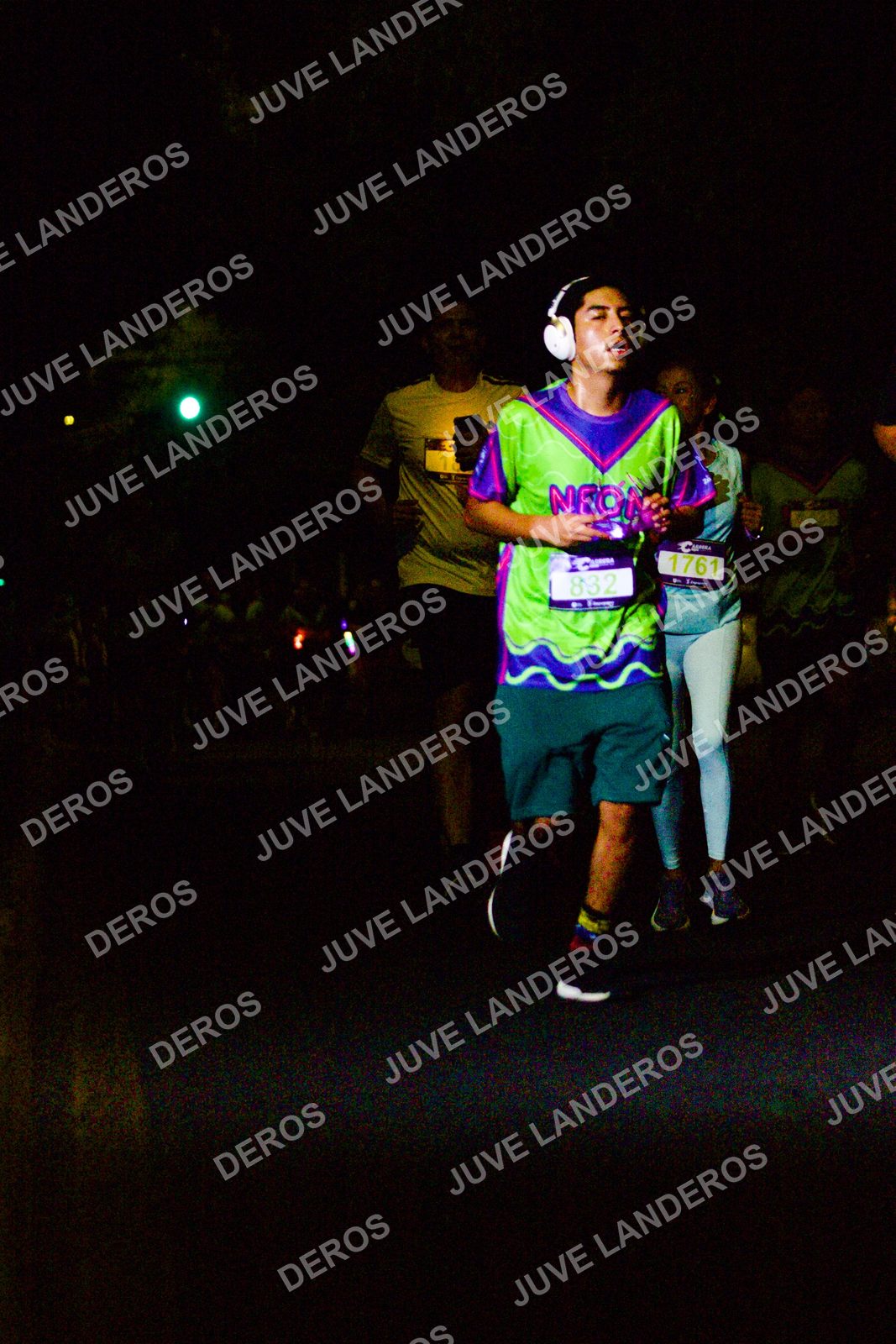 Foto de la Carrera Neón 2026 (Serial Corramos Zapopan) en Parque de las Niñas y los Niños, Blvd. Panamericano 430, Zapopan a las 20:12 · dorsal 832, 1761