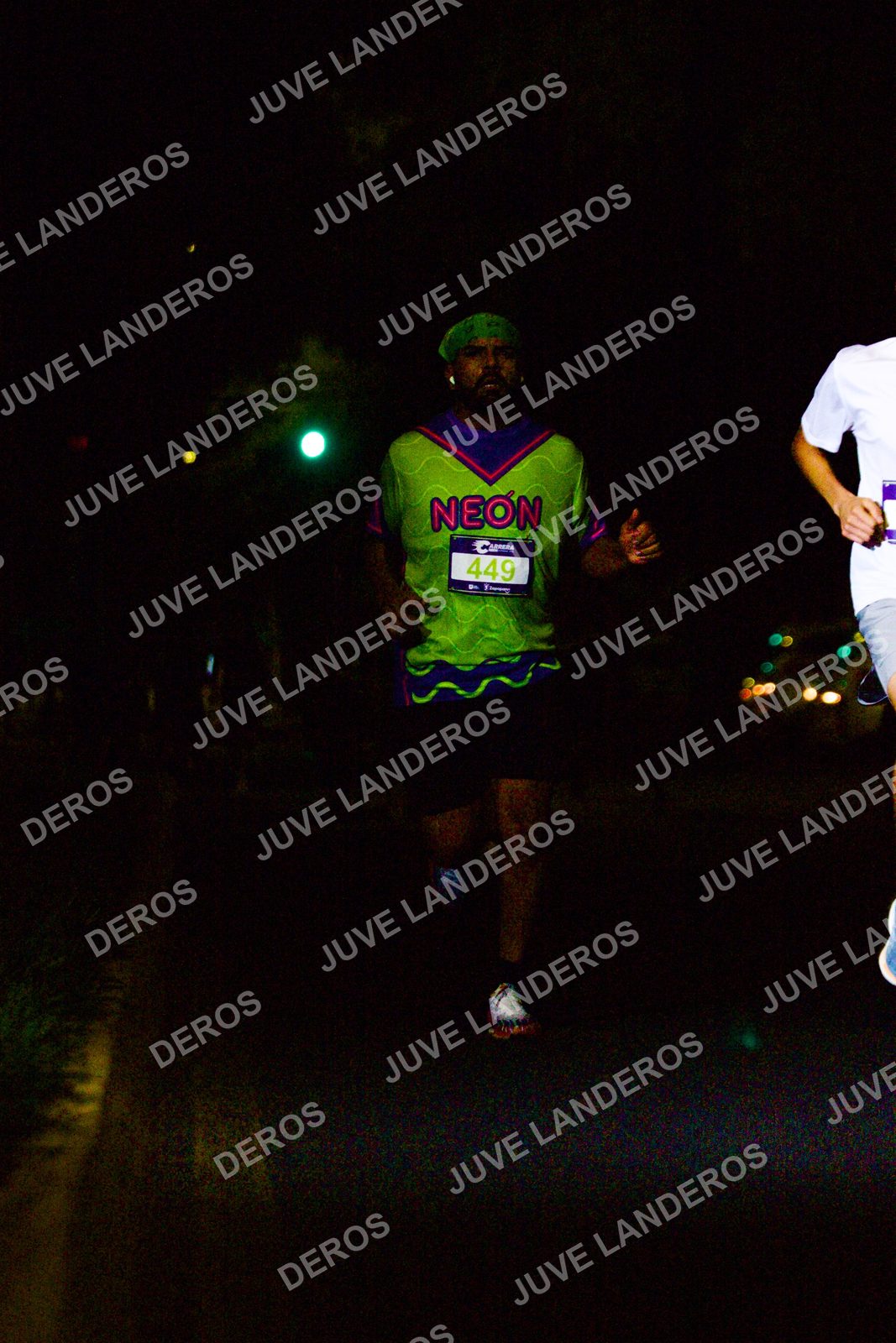 Foto de la Carrera Neón 2026 (Serial Corramos Zapopan) en Parque de las Niñas y los Niños, Blvd. Panamericano 430, Zapopan a las 20:10 · dorsal 449