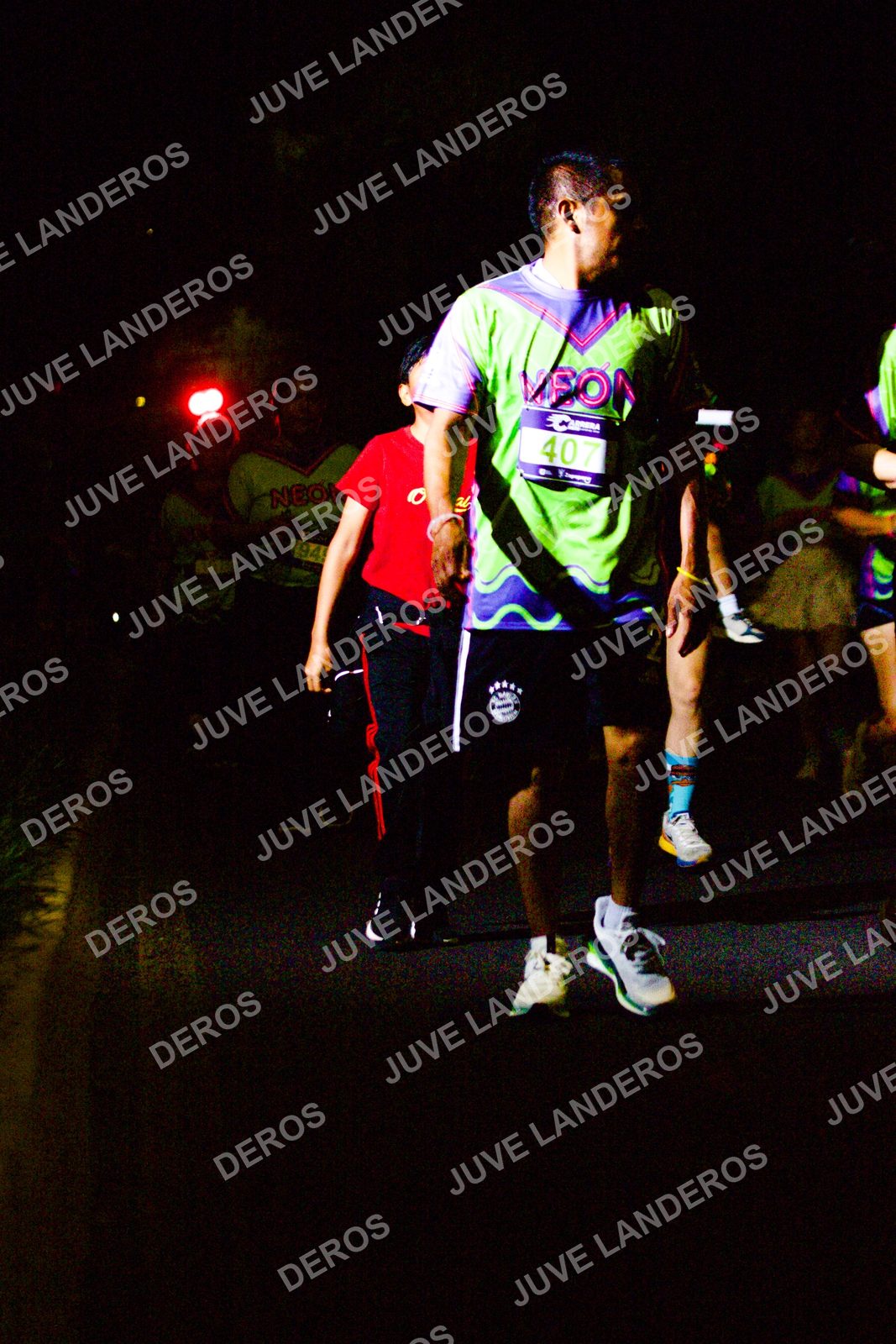 Foto de la Carrera Neón 2026 (Serial Corramos Zapopan) en Parque de las Niñas y los Niños, Blvd. Panamericano 430, Zapopan a las 20:19 · dorsal 407