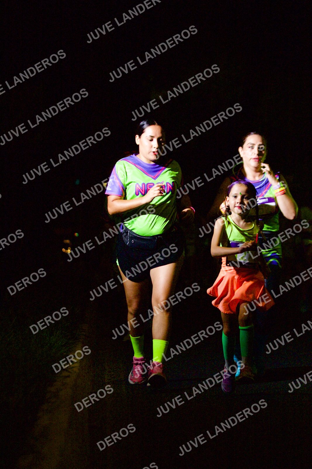 Foto de la Carrera Neón 2026 (Serial Corramos Zapopan) en Parque de las Niñas y los Niños, Blvd. Panamericano 430, Zapopan a las 20:20
