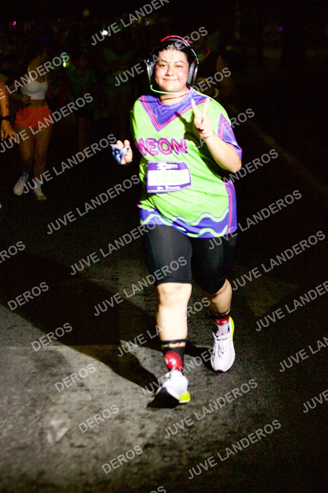 Foto de la Carrera Neón 2026 (Serial Corramos Zapopan) en Parque de las Niñas y los Niños, Blvd. Panamericano 430, Zapopan a las 20:32 · dorsal 1850