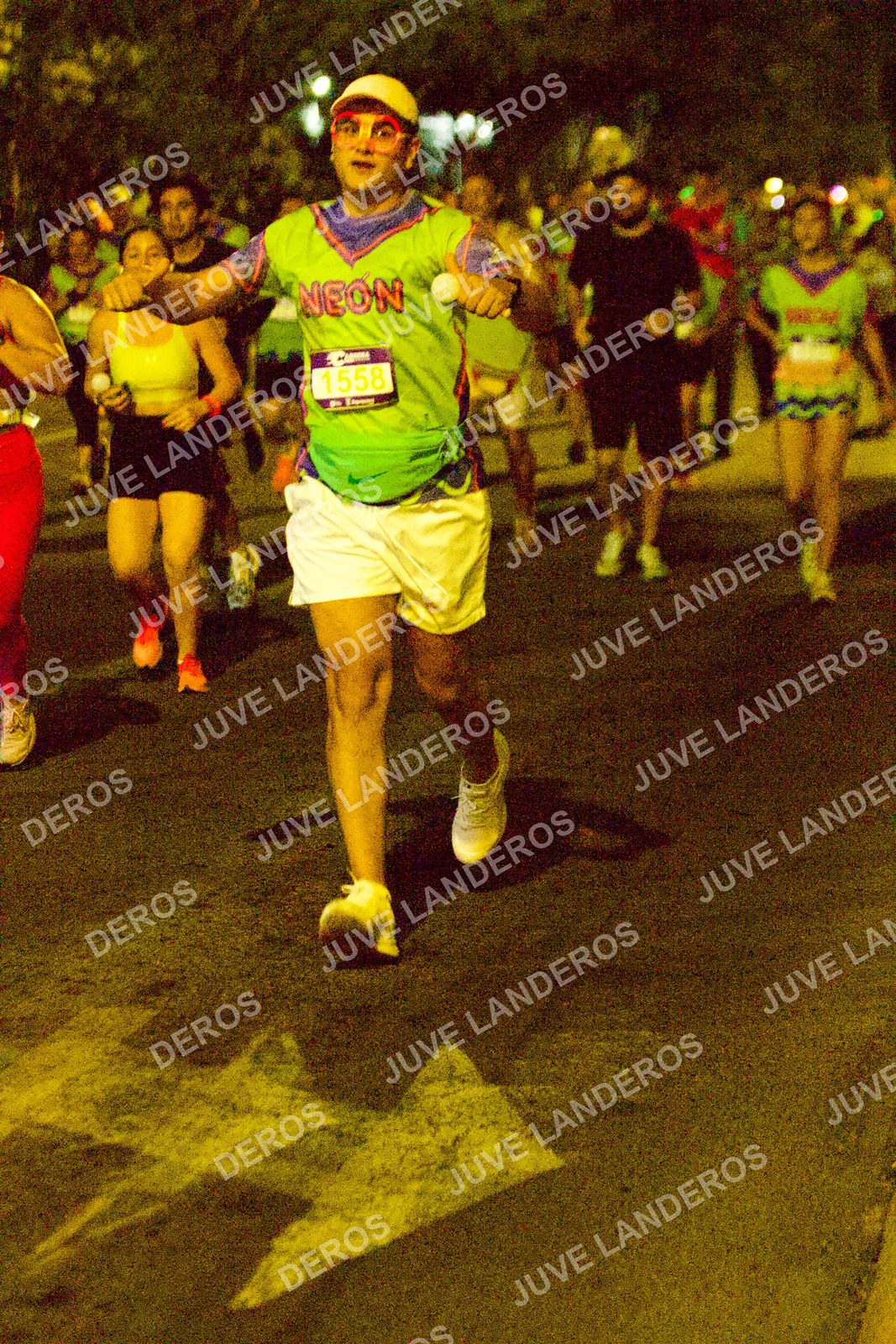 Foto de la Carrera Neón 2026 (Serial Corramos Zapopan) en Parque de las Niñas y los Niños, Blvd. Panamericano 430, Zapopan a las 20:27 · dorsal 1558