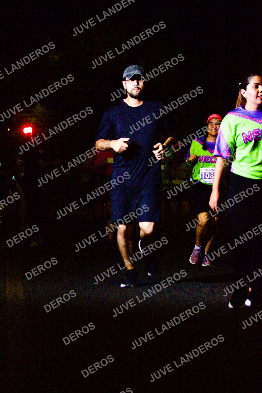 Foto de la Carrera Neón 2026 (Serial Corramos Zapopan) en Parque de las Niñas y los Niños, Blvd. Panamericano 430, Zapopan a las 20:17 · dorsal 108
