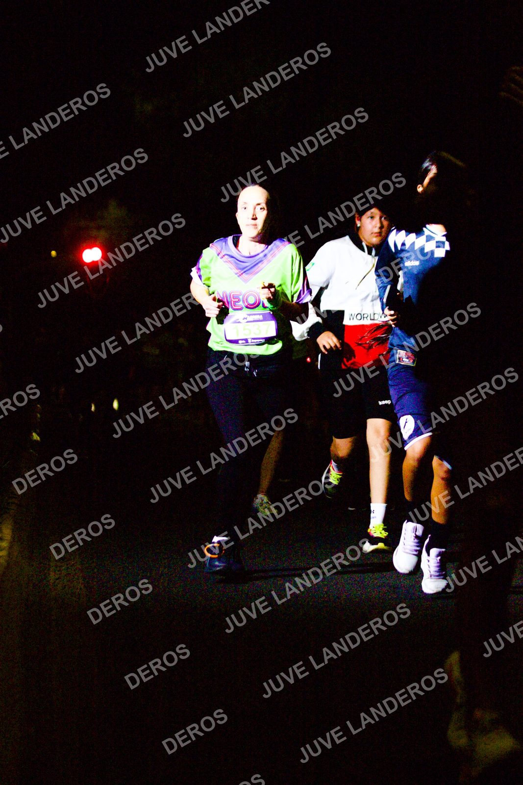 Foto de la Carrera Neón 2026 (Serial Corramos Zapopan) en Parque de las Niñas y los Niños, Blvd. Panamericano 430, Zapopan a las 20:17 · dorsal 1537