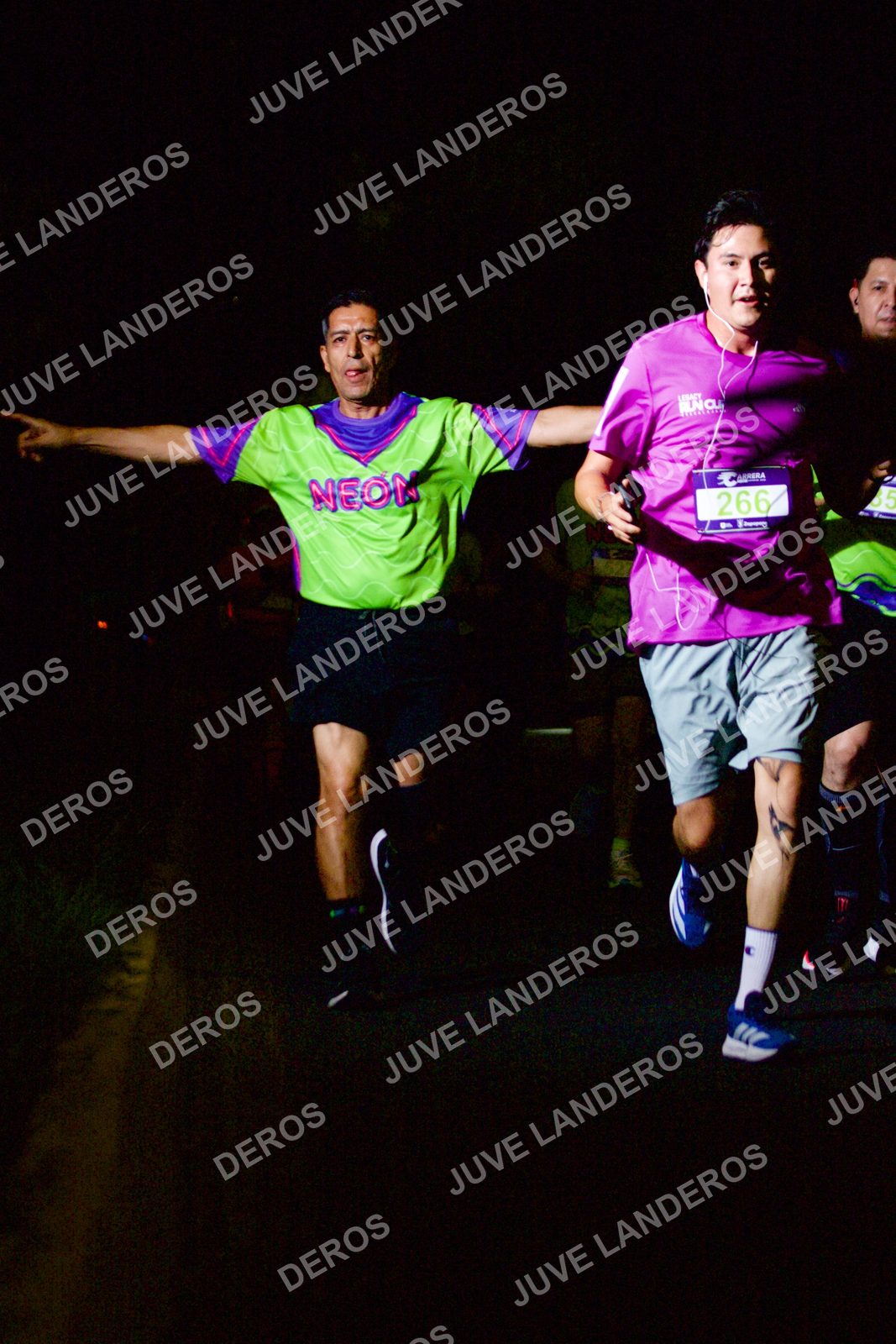 Foto de la Carrera Neón 2026 (Serial Corramos Zapopan) en Parque de las Niñas y los Niños, Blvd. Panamericano 430, Zapopan a las 20:15 · dorsal 266