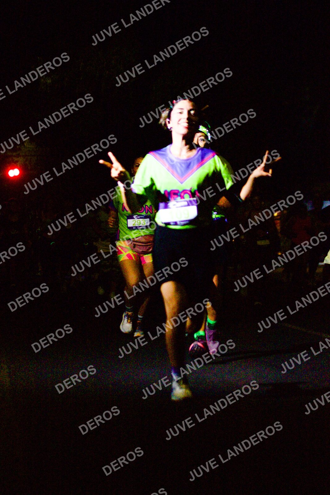 Foto de la Carrera Neón 2026 (Serial Corramos Zapopan) en Parque de las Niñas y los Niños, Blvd. Panamericano 430, Zapopan a las 20:16 · dorsal 293, 109