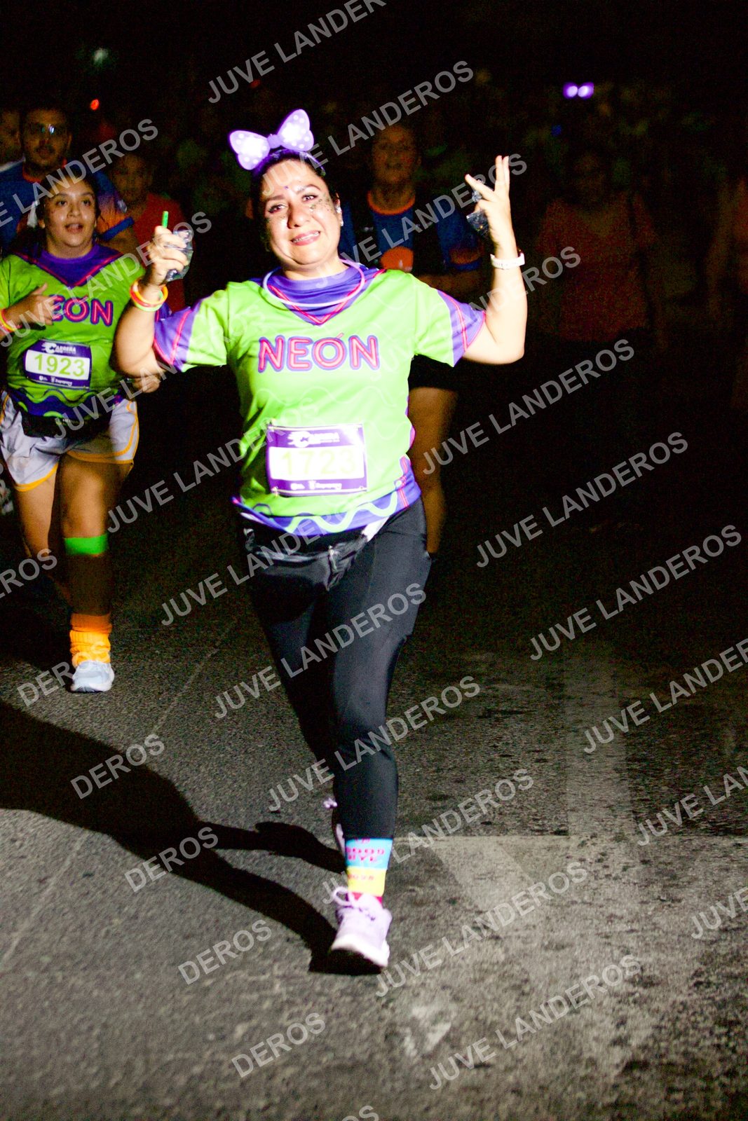 Foto de la Carrera Neón 2026 (Serial Corramos Zapopan) en Parque de las Niñas y los Niños, Blvd. Panamericano 430, Zapopan a las 20:32 · dorsal 1923, 1723
