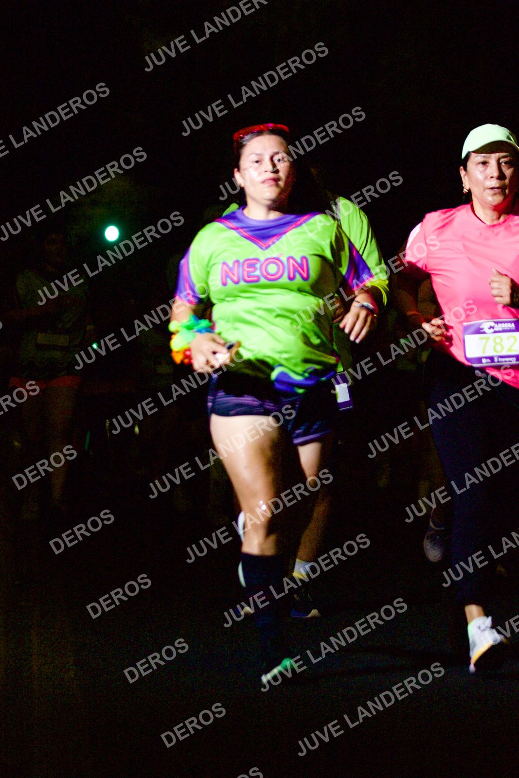 Foto de la Carrera Neón 2026 (Serial Corramos Zapopan) en Parque de las Niñas y los Niños, Blvd. Panamericano 430, Zapopan a las 20:17 · dorsal 782