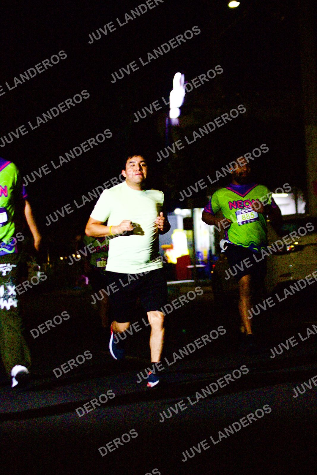 Foto de la Carrera Neón 2026 (Serial Corramos Zapopan) en Parque de las Niñas y los Niños, Blvd. Panamericano 430, Zapopan a las 20:13 · dorsal 885, 16