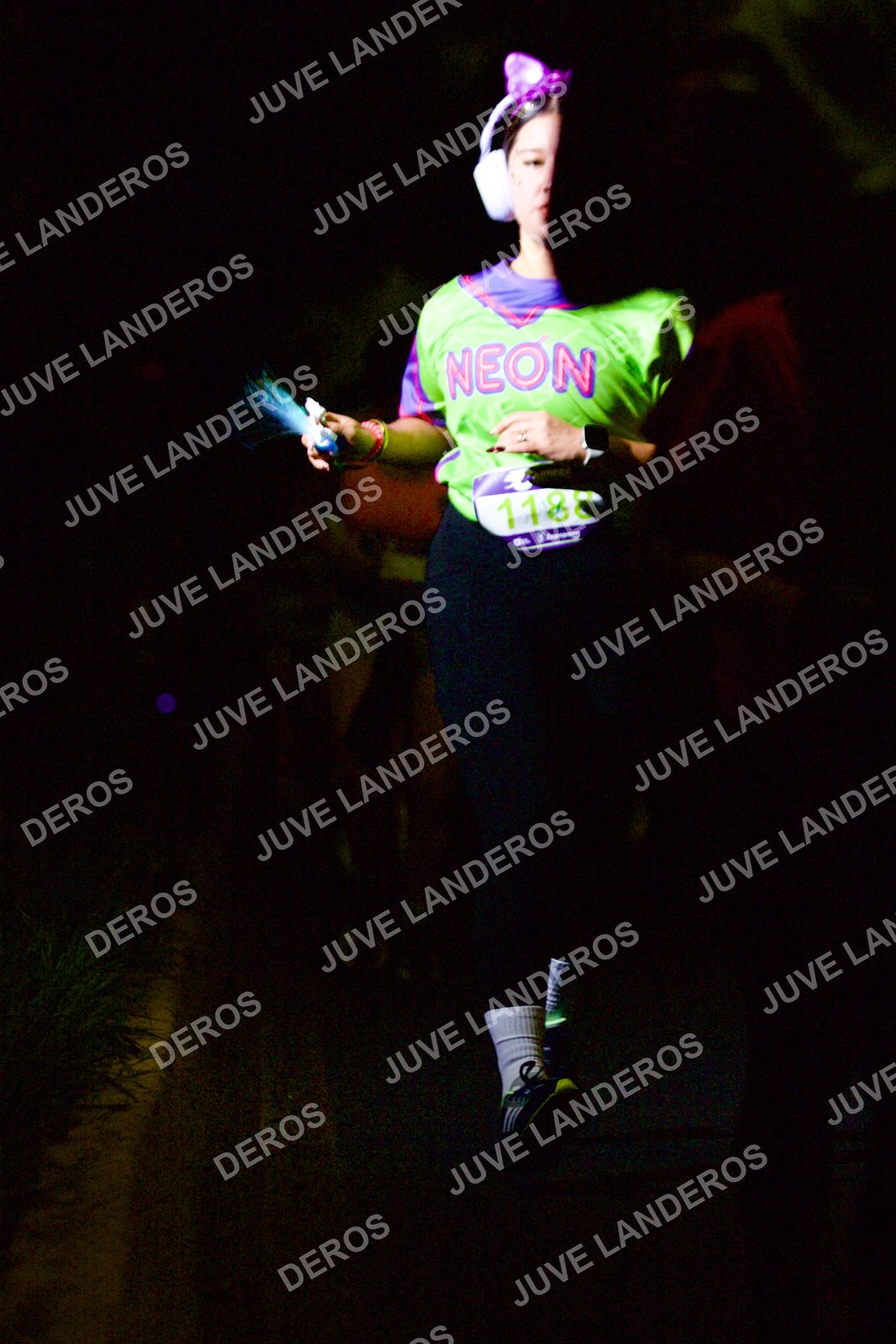 Foto de la Carrera Neón 2026 (Serial Corramos Zapopan) en Parque de las Niñas y los Niños, Blvd. Panamericano 430, Zapopan a las 20:19 · dorsal 1188